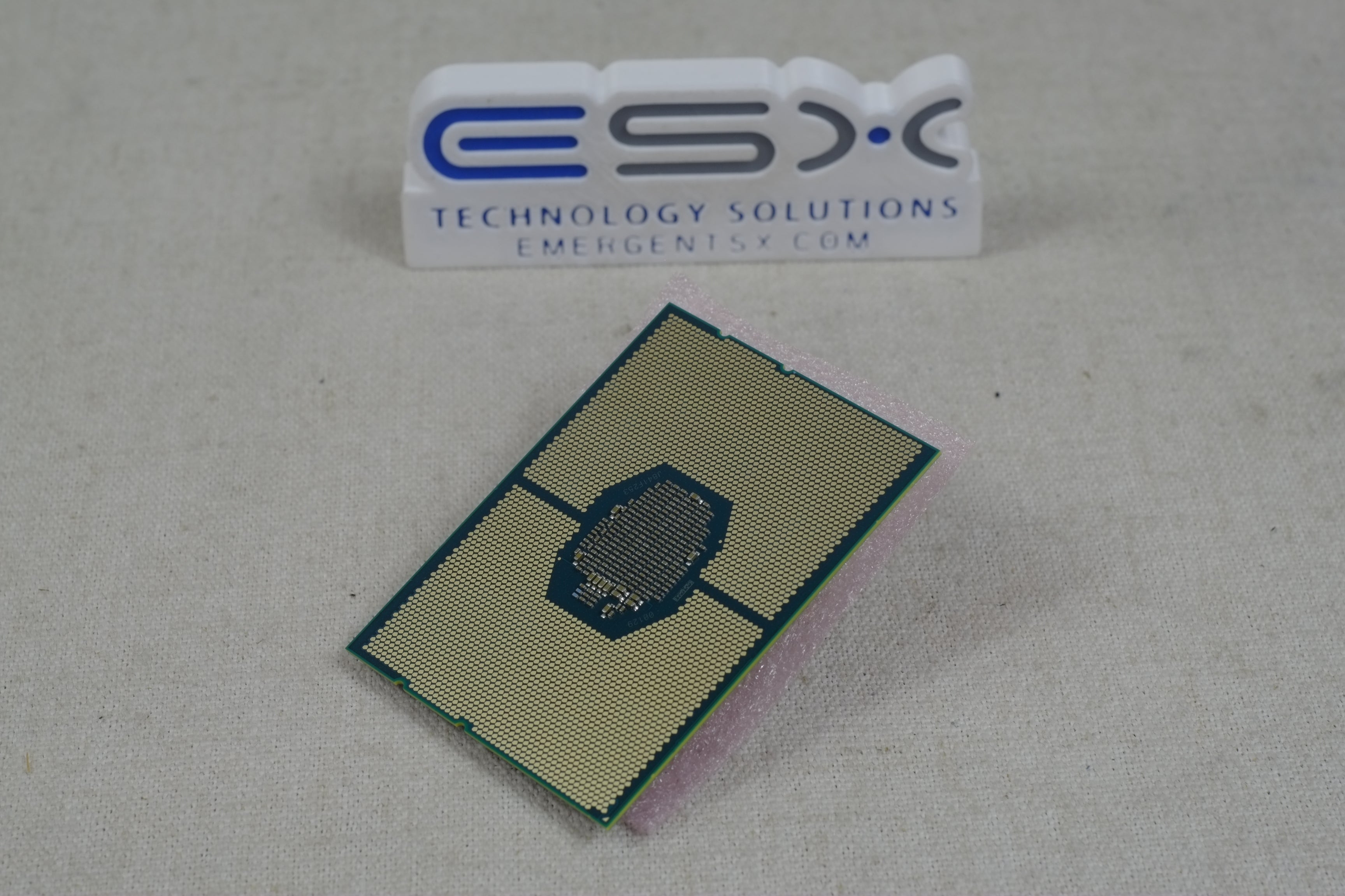 Lot of 2x Intel Xeon 4-Core Silver 4112 @ 2.6GHz 8.25MB LGA 3647 Processor SR3GN