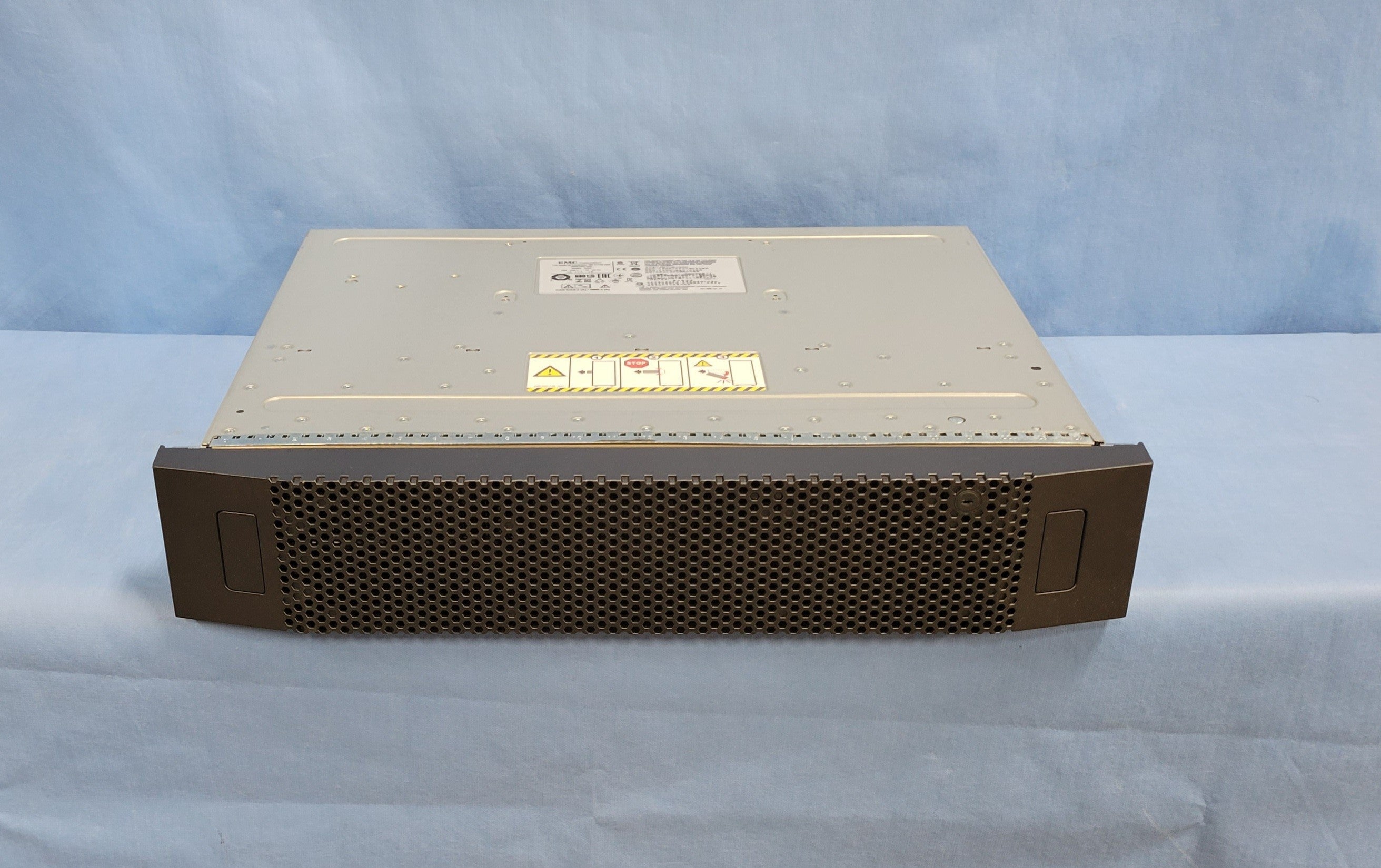 EMC 2U, 25-Bay shelf with 25 x 600GB 15K 2.5" 6G SAS Drive – PN: 005050935