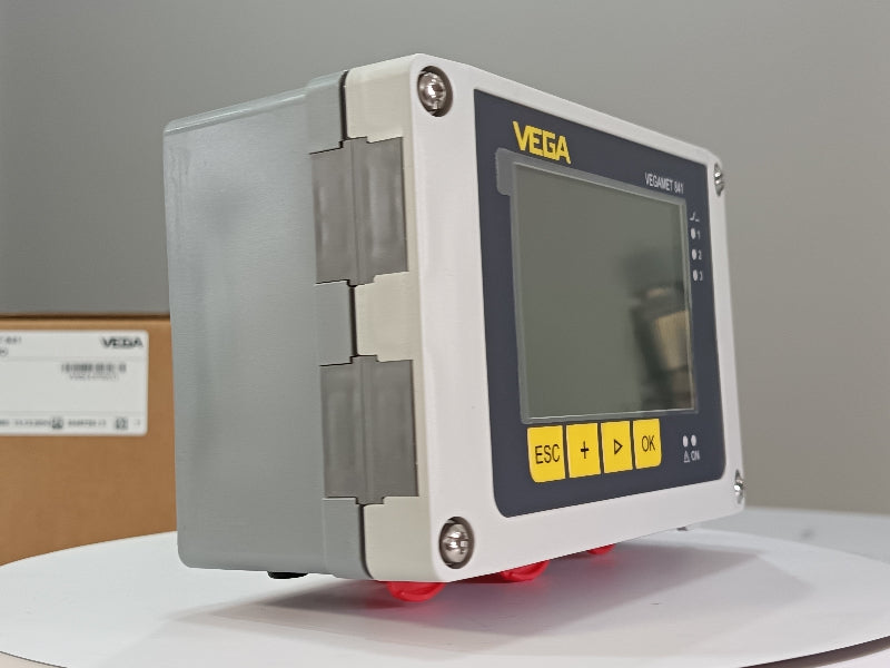 VEGA VEGAMET 841 Robust controller and display instrument for level sensors