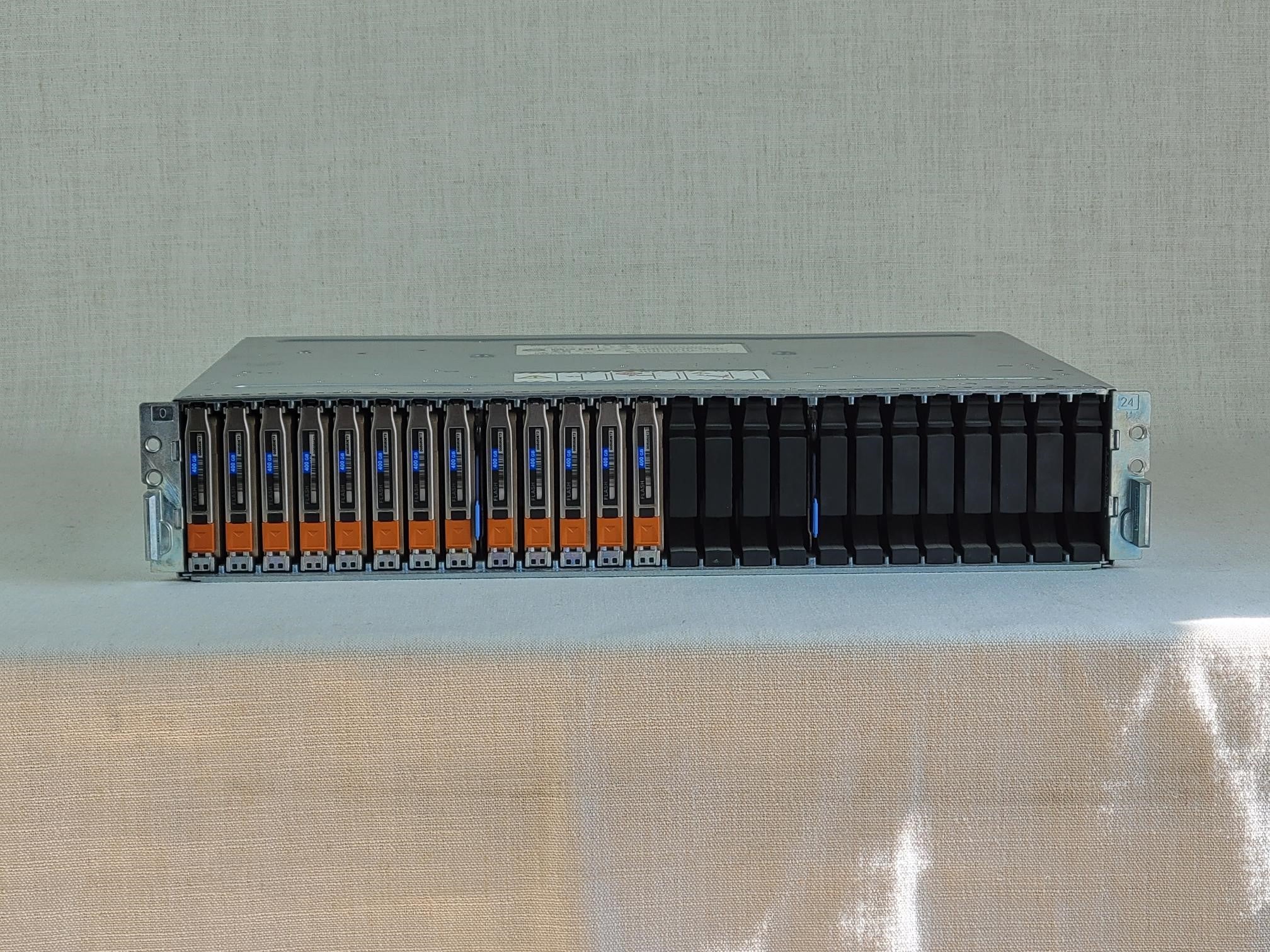 EMC XtremIO SAE 25-Bay SFF Disk Expansion Array w/ 13x400GB SSD 100-562-964
