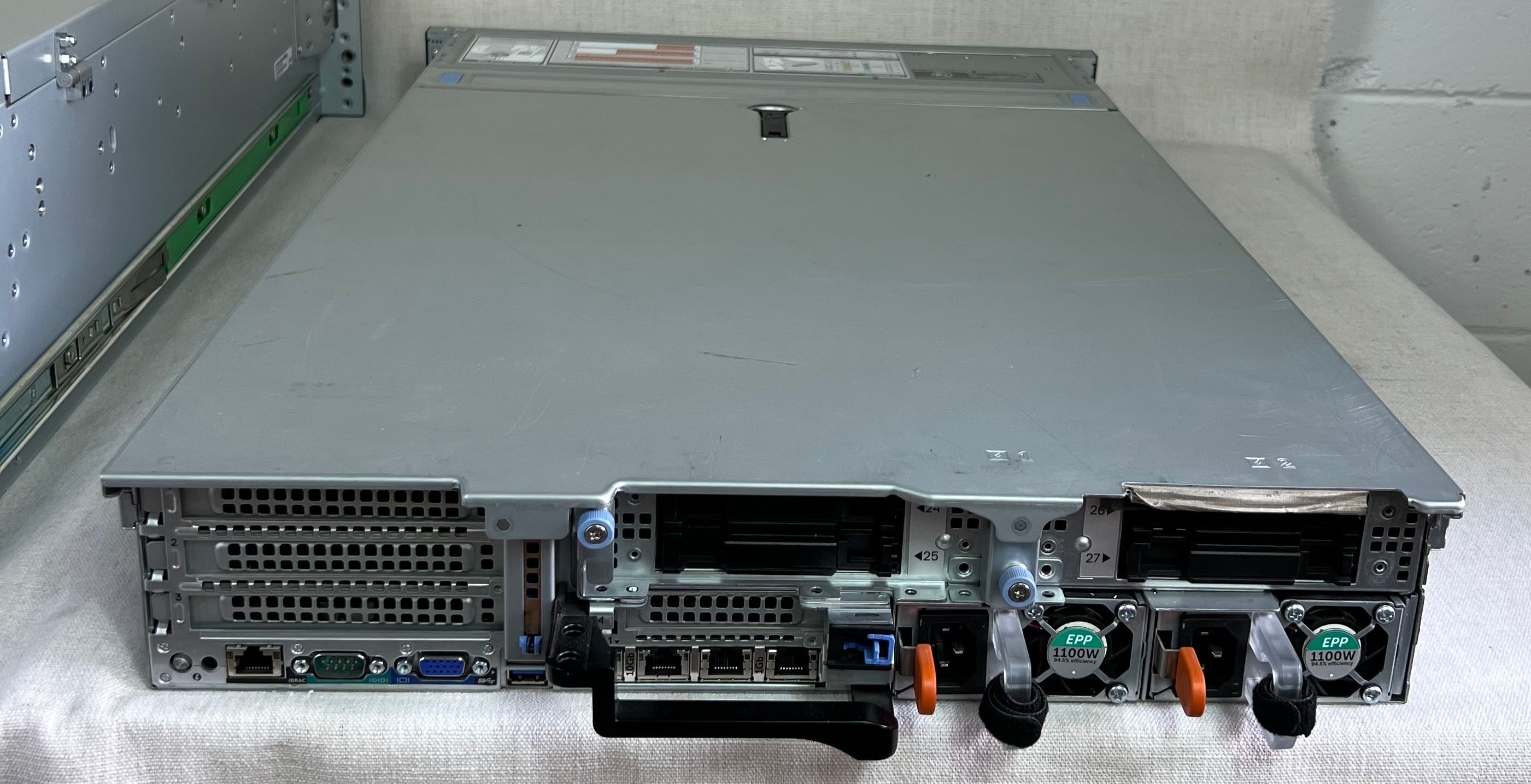 203TB TrueNAS Hybrid Flash Direct Attach Storage Array w/ Dell R740XD Server