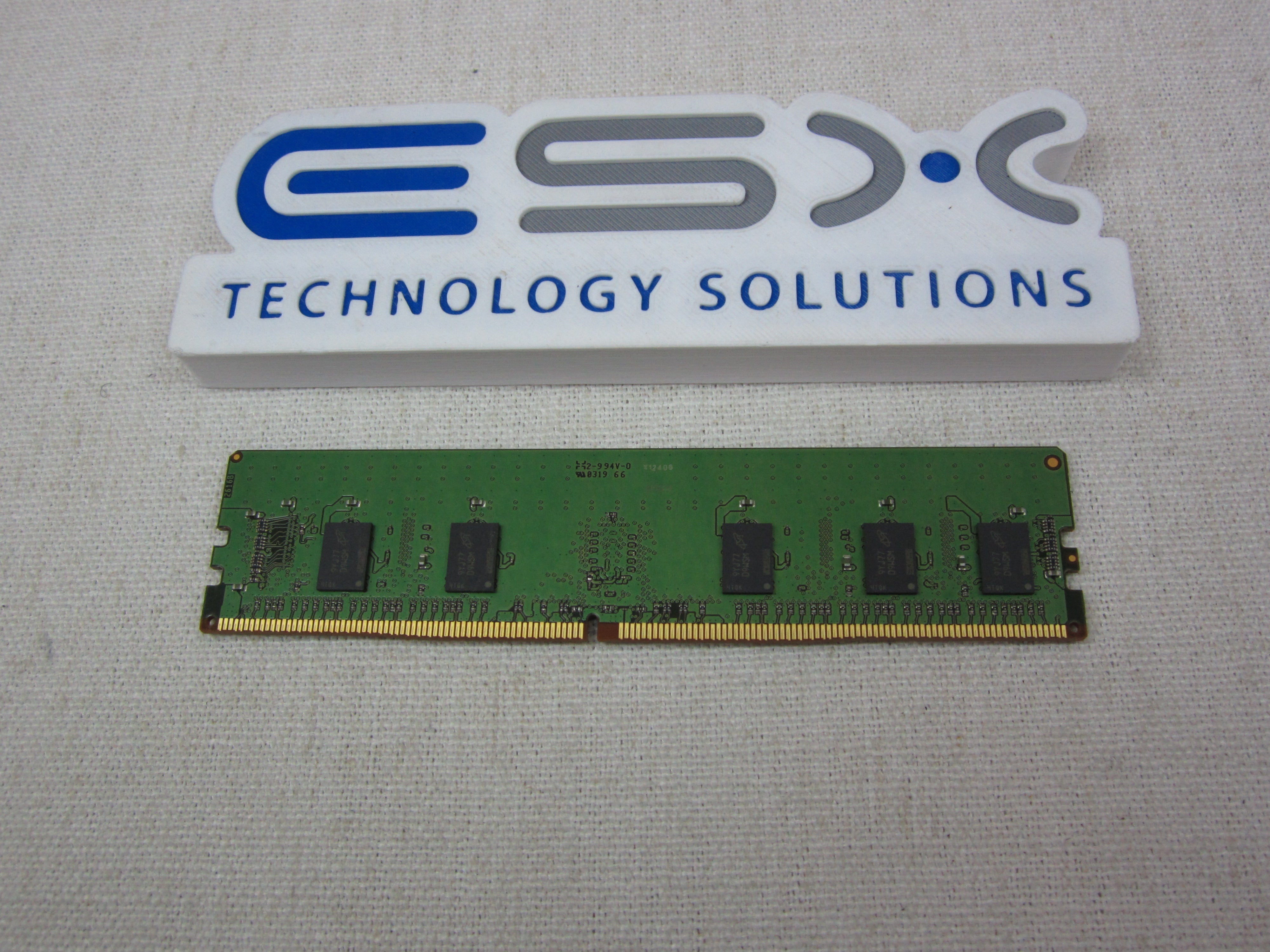 Micron MTA9ASF1G72PZ-2G6 8GB 1Rx8 PC4-2666V DDR4 ECC Server Memory RDIMM