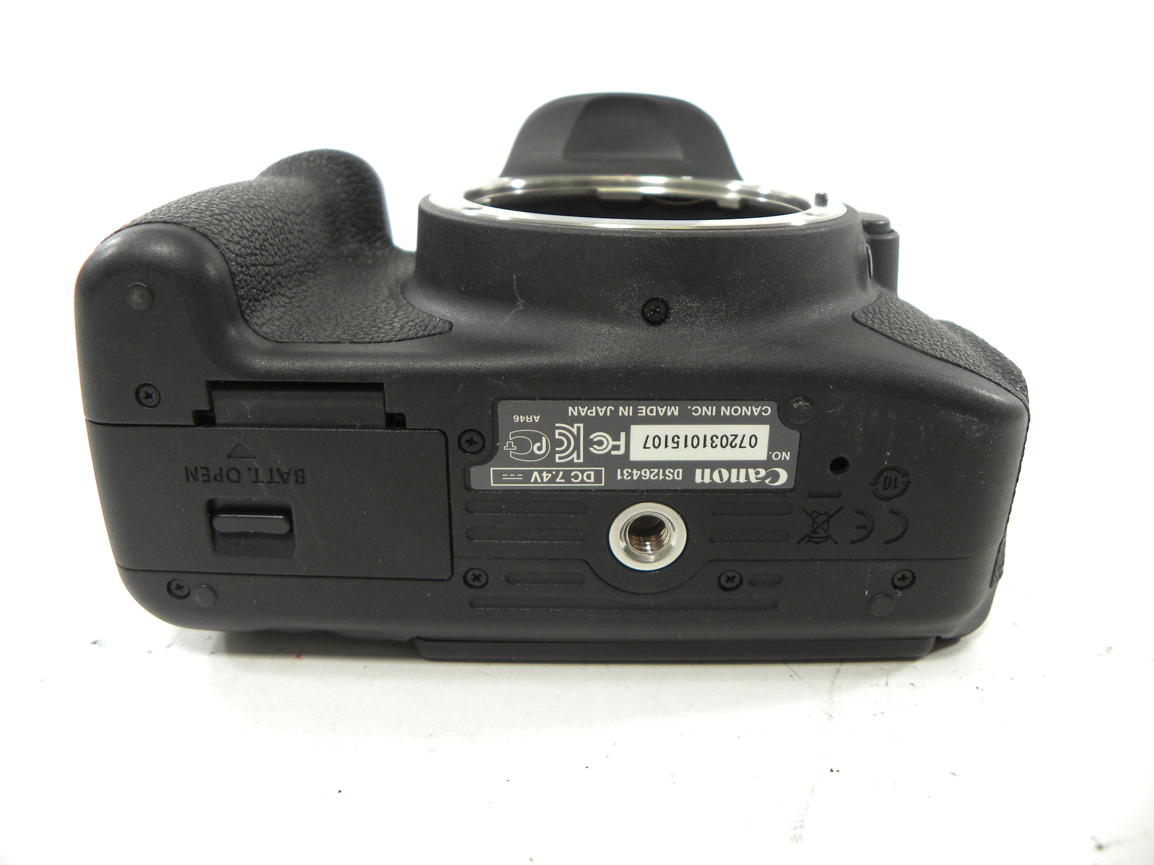 Canon EOS Rebel T5i 18.0mp Digital SLR body only Shutter Ct. 11,137