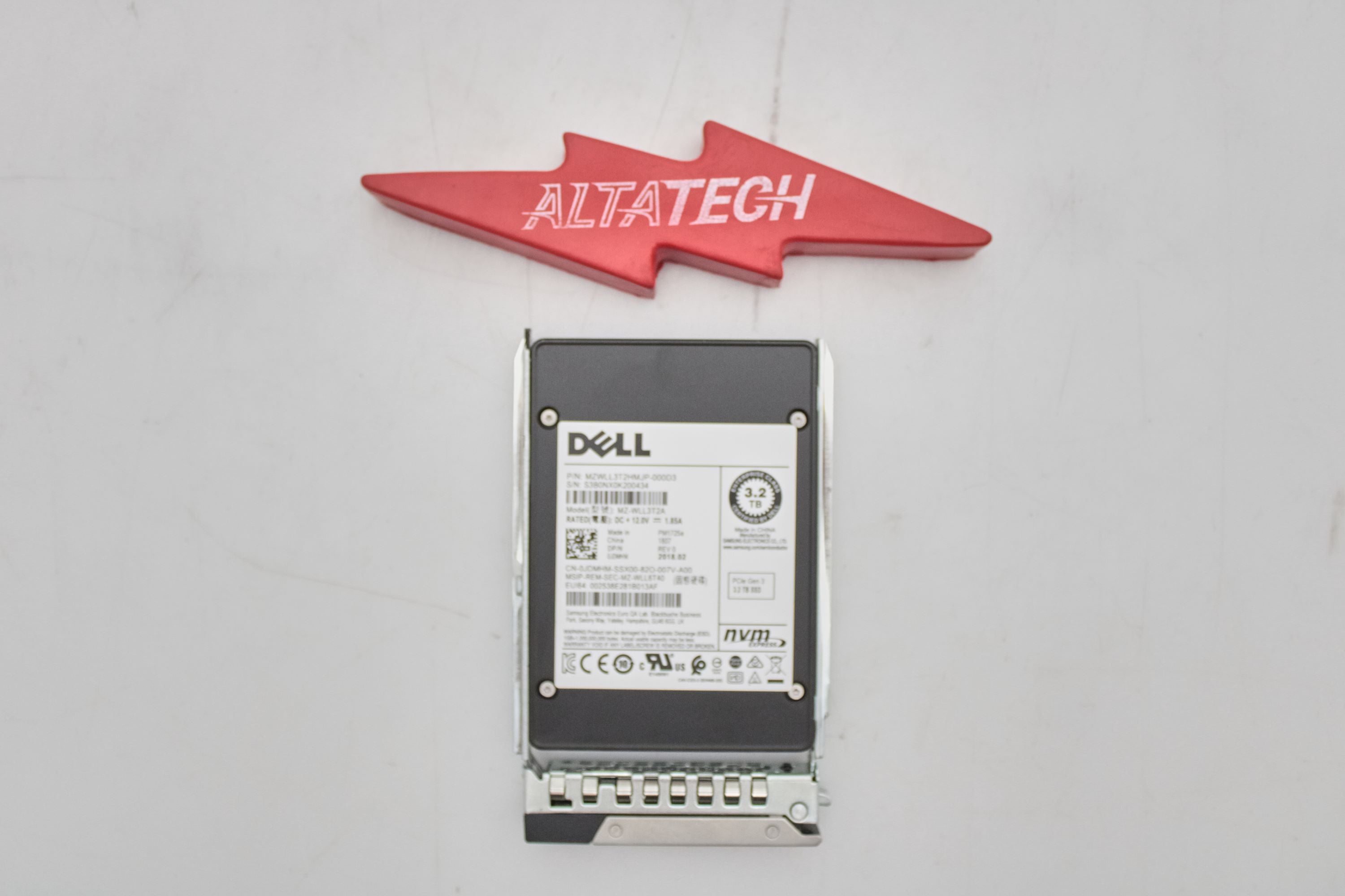 Dell JDMHM 3.2TB SSD SAS 2.5 NVME MU MZWLL3T2HMJP-000D3 / MZ-WLL3T2A