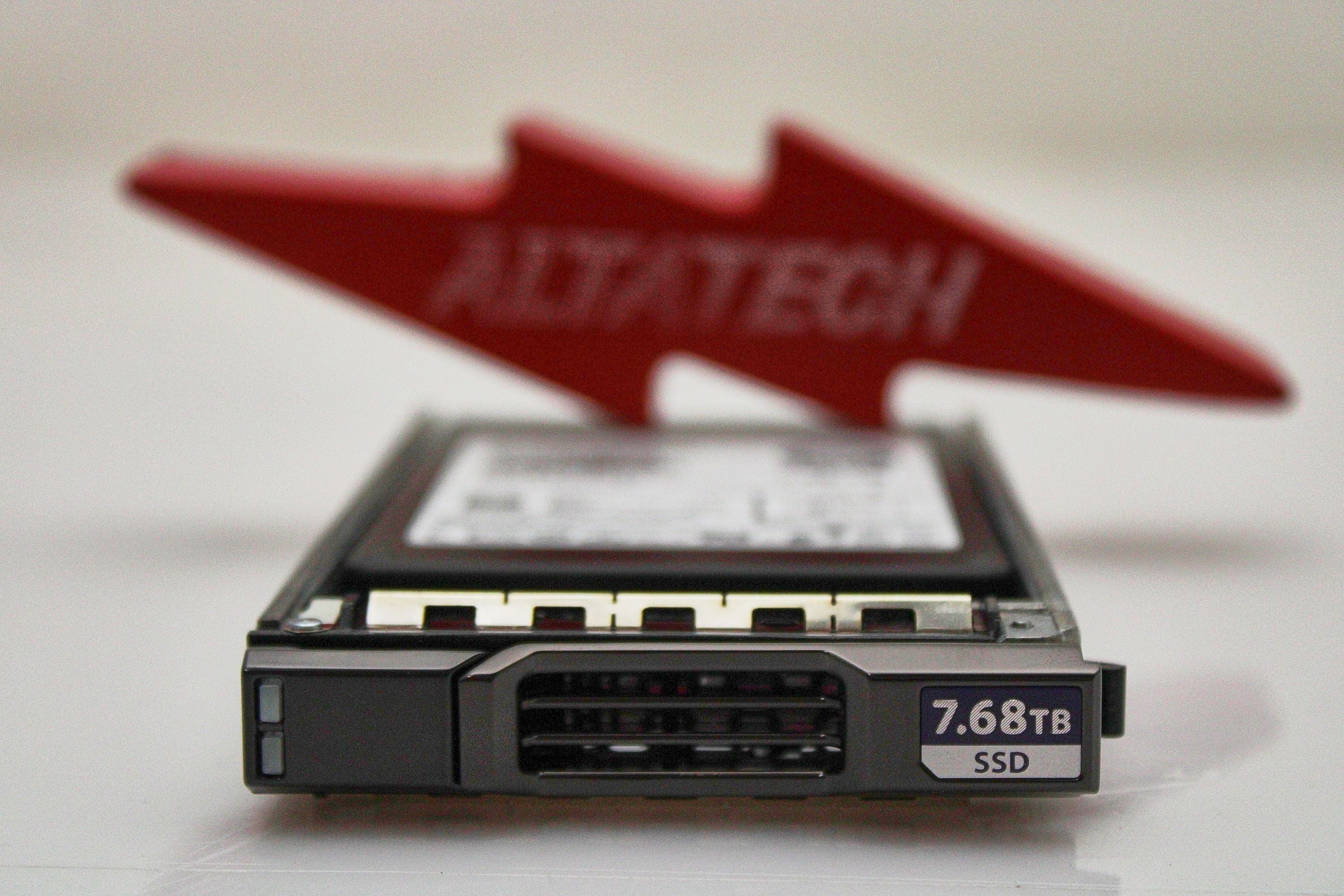 Dell RRXD7 7.68TB SSD SAS 2.5 12G MZILT7T6HMLA0D4 / MZ-ILT7T6A