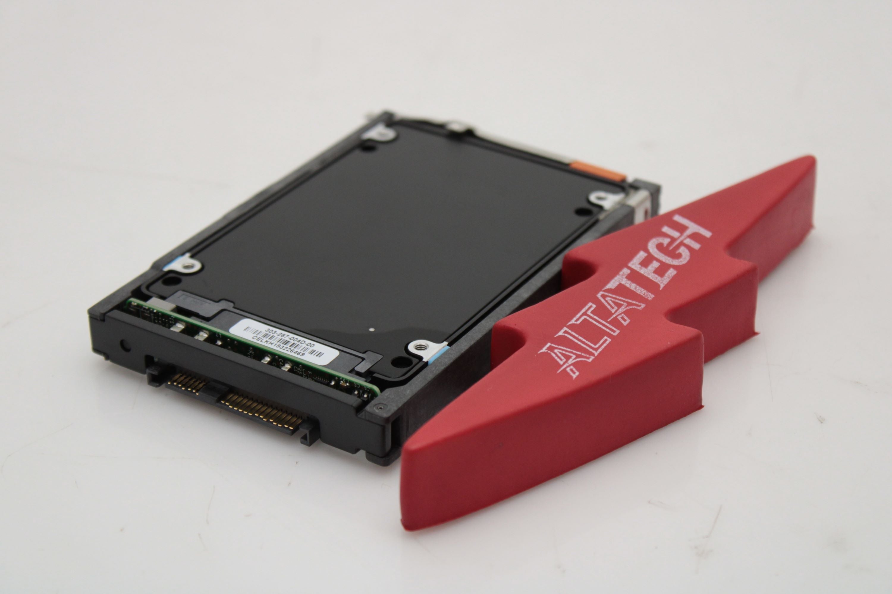 EMC 005053733 7.68TB SSD SAS 2.5 12G UNITY 300-650F (D3F-2SFXL2-7680)