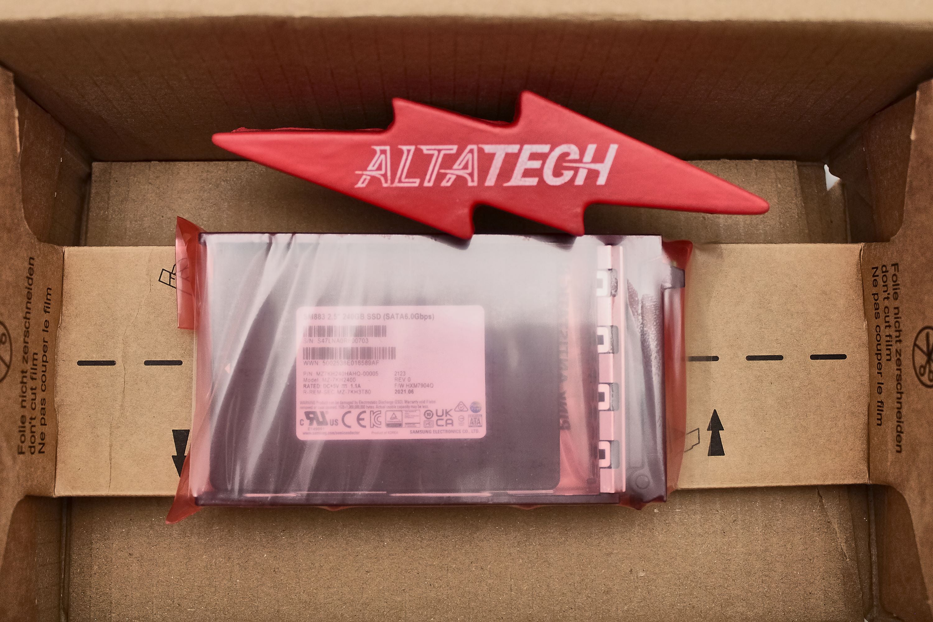 Fujitsu S26361-F5675-L240_NEW 240GB SSD SATA 2.5 6G MU RX300 S7