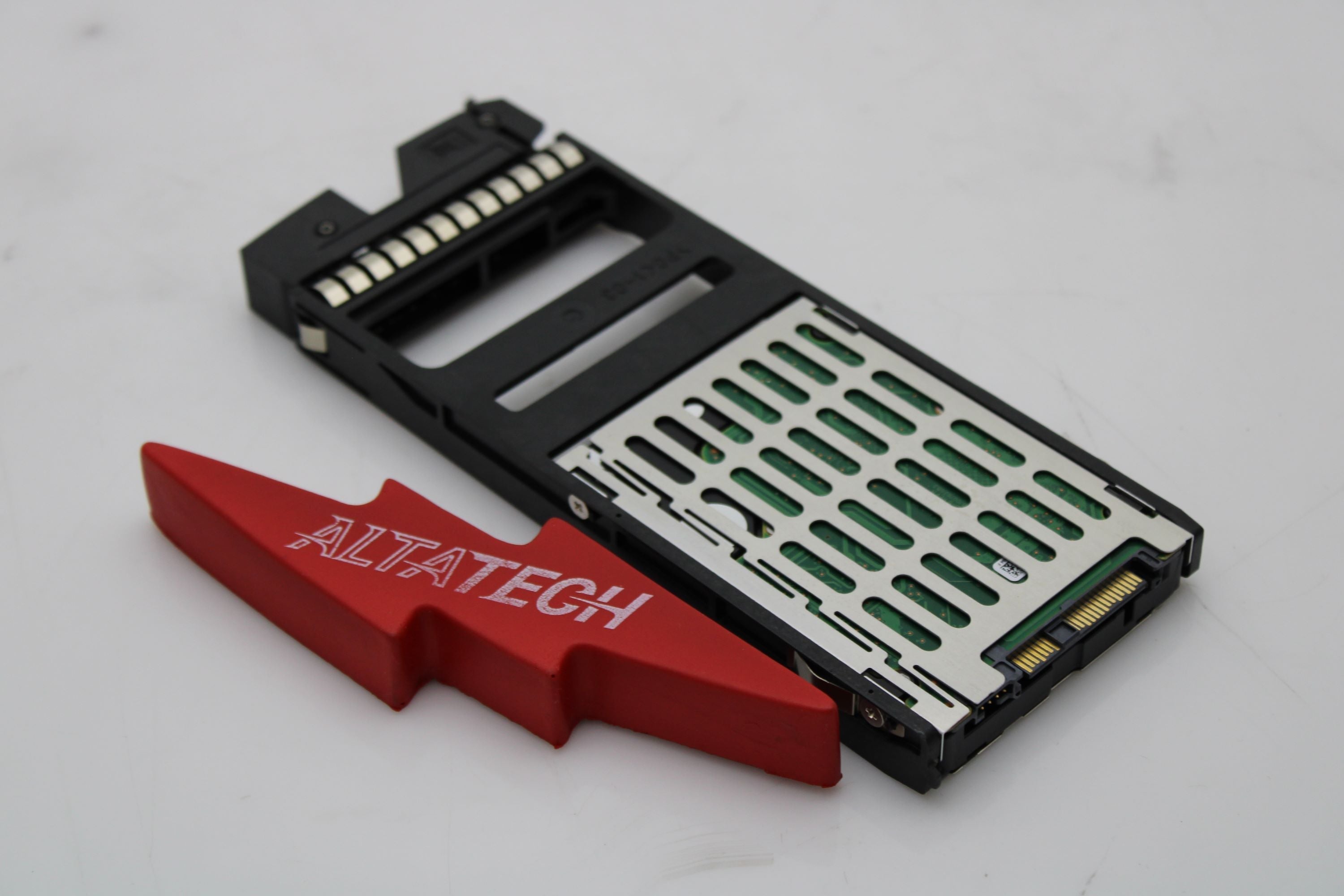 Hitachi 5560490-A 1.8TB SAS SFF HDD - Rear View | Alo Tech Solutions