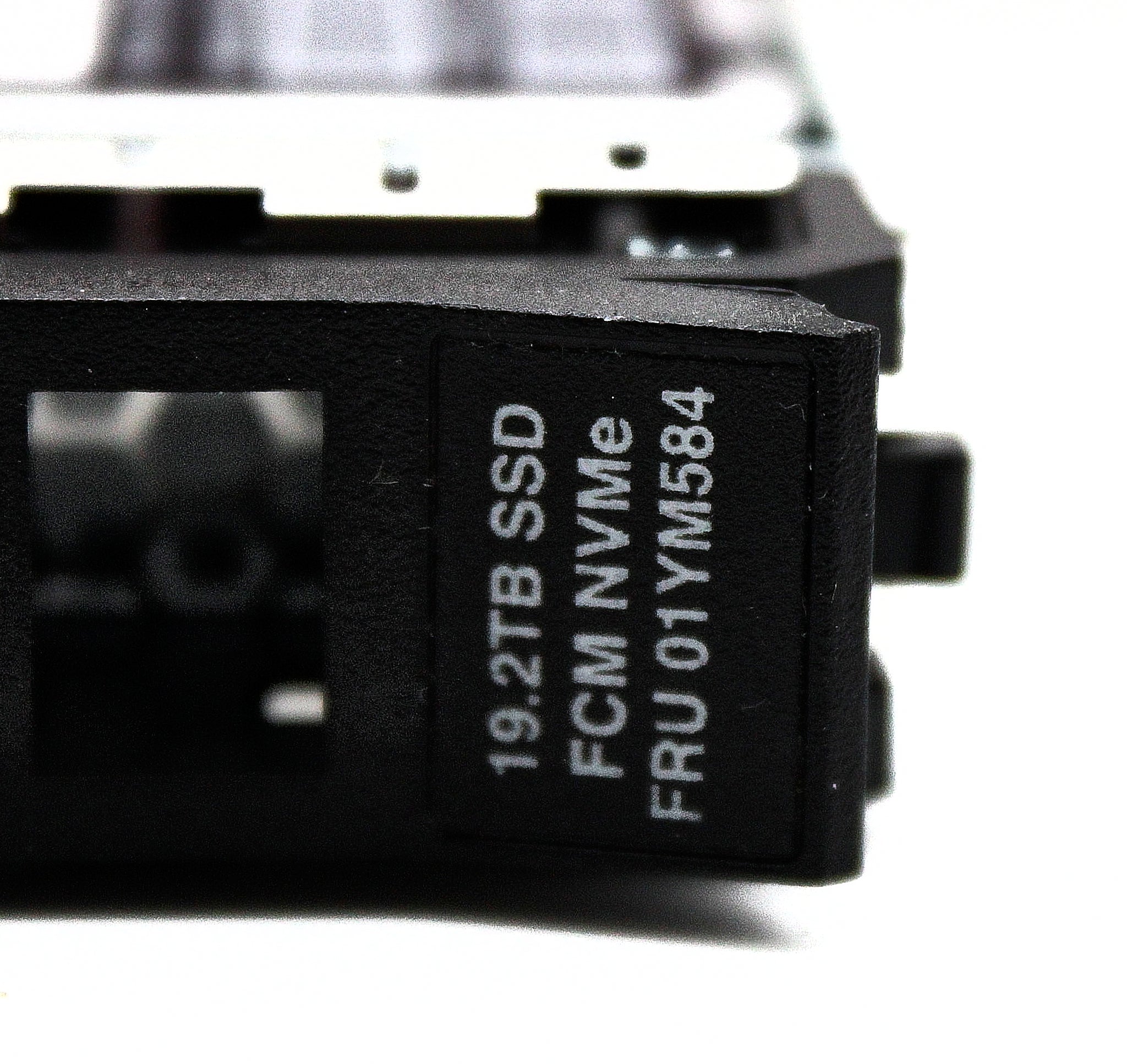 IBM 01YM584 19.2TBu / 43.98TBe 2.5" NVMe FCM 1.0