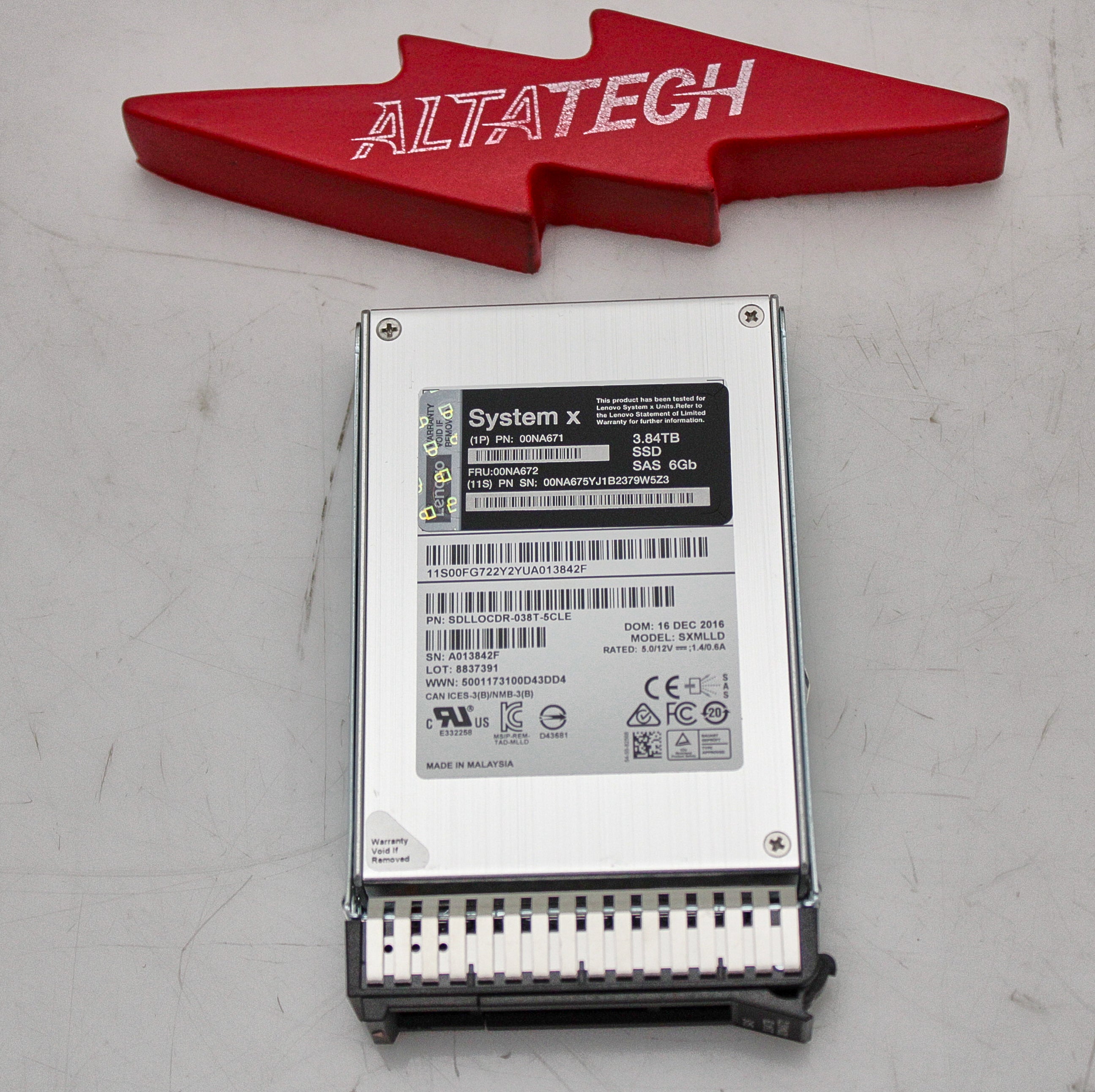 Lenovo 00NA672 LENOVO 2.5" 3.84TB SAS 6GB MLC SSD