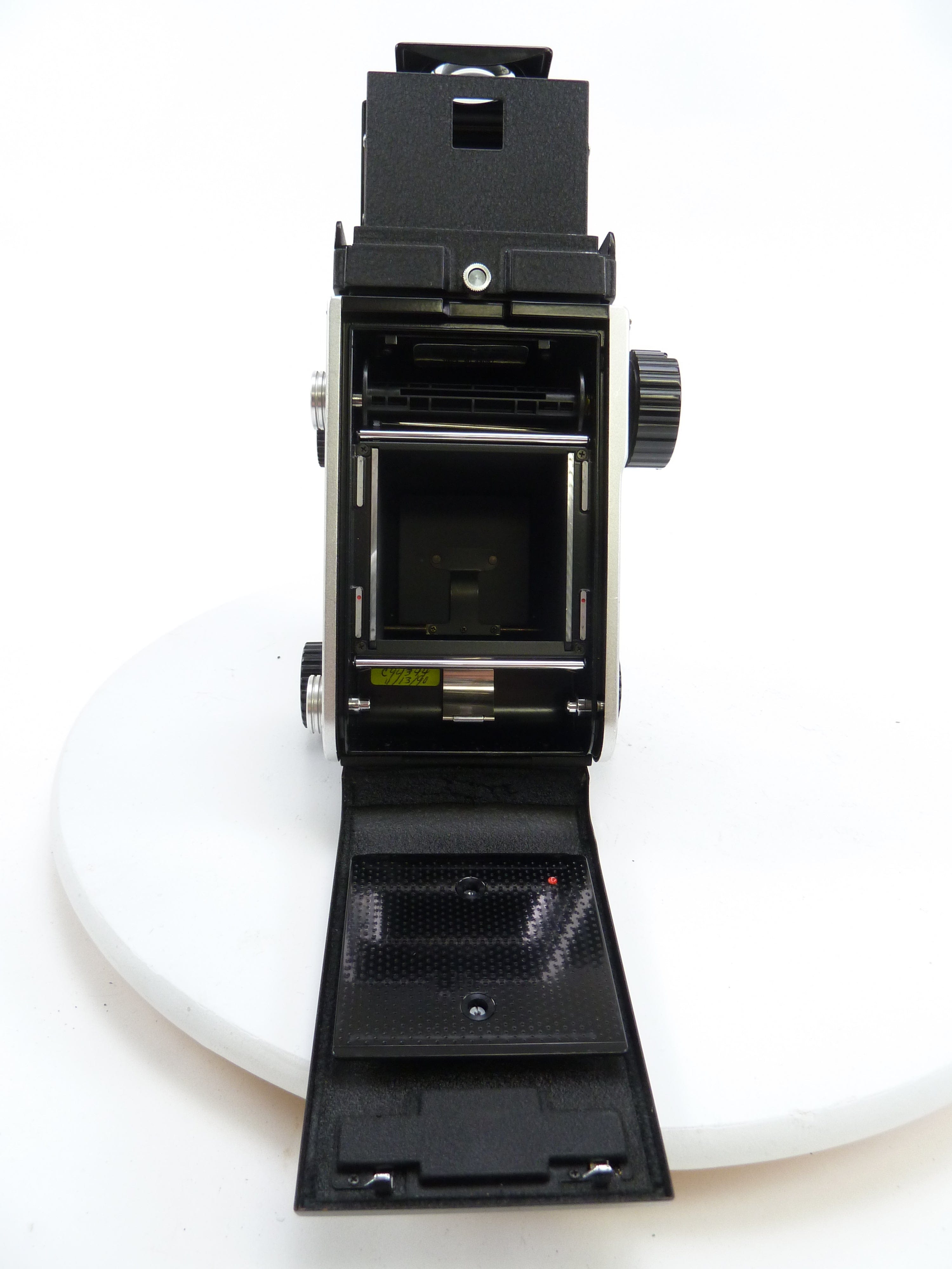 Mamiya C220 Camera Outfit with 80MM F2.8 Blue Dot Lens