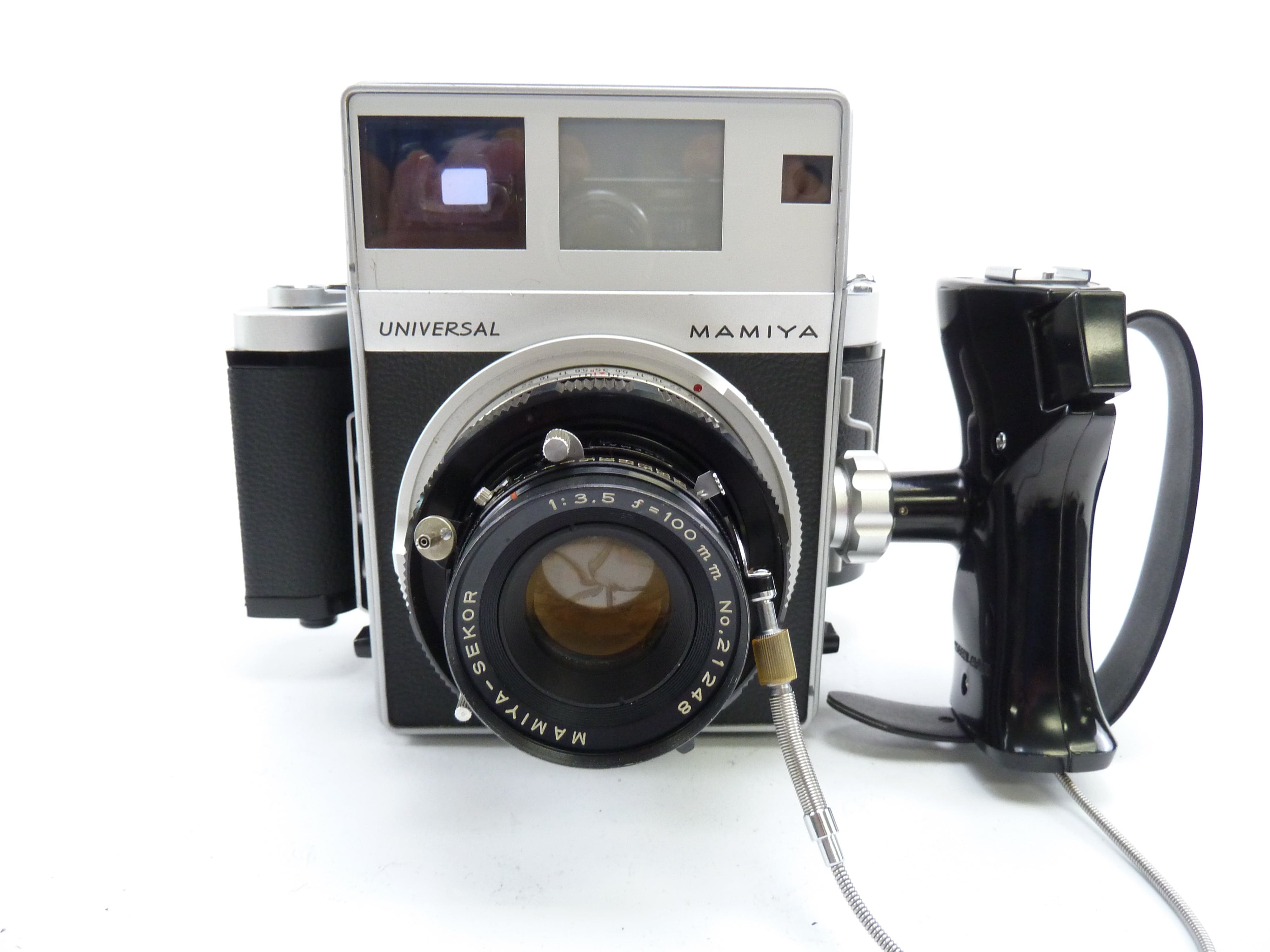 Mamiya Universal Camera Outfit with 100MM f3.5 Lens and 6X7 120/220 Film Back