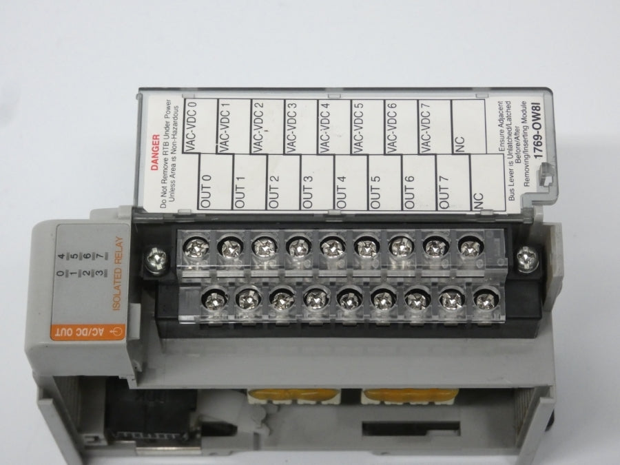 ALLEN BRADLEY 1769-OW8I SER. B F/W 3.1 VER. 03 24VDC 2.5A UNMP