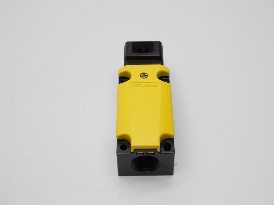SIEMENS 3SE5112-0QV10 240V 4A (NO KEY) NSMP