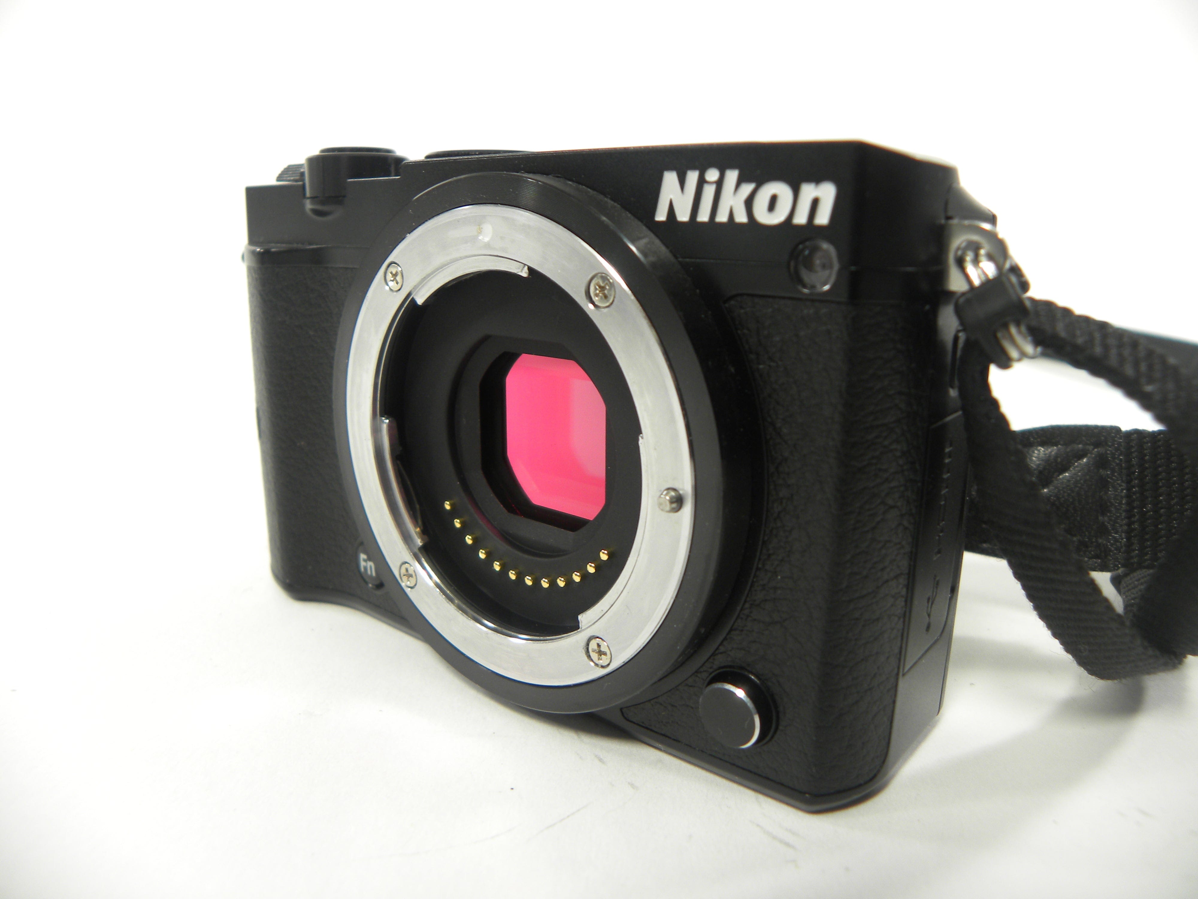 Nikon 1 J5 20.8mp Digital Mirrorless Camera Body Only Shutter Ct. 1,875