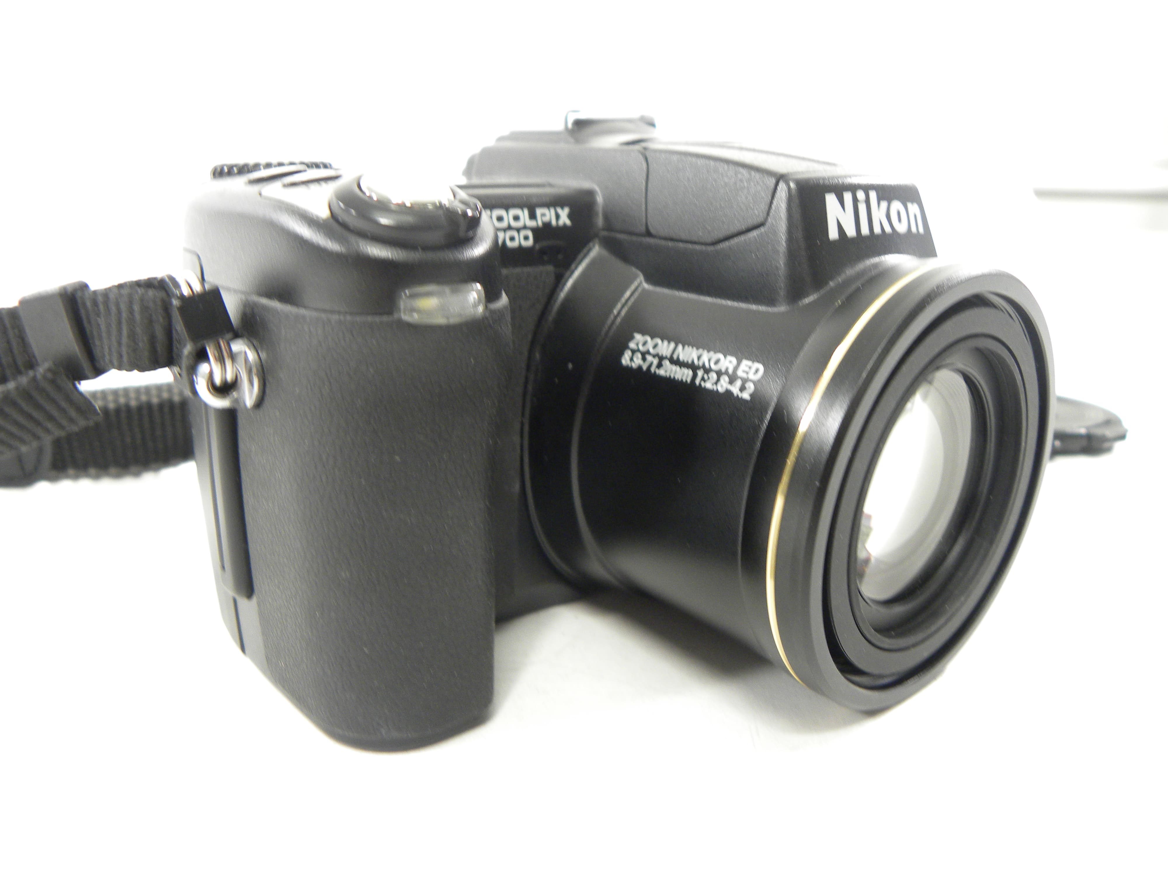 Nikon Coolpix 5700 5.0mp Digital Camera (parts or repair) READ