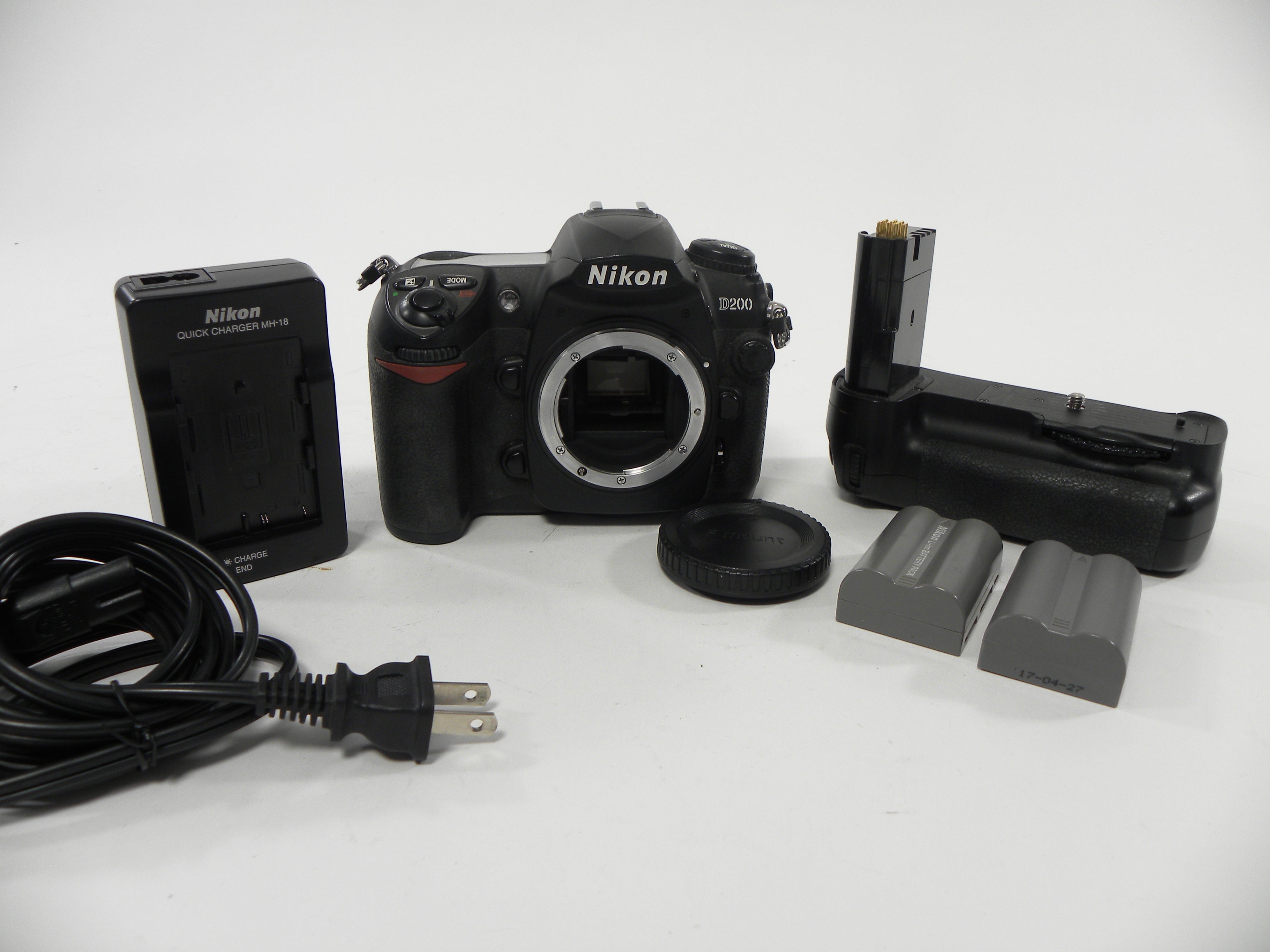 Nikon D200 10.2mp Digital SLR w/MB-D200 Grip Shutter ct. 15,205