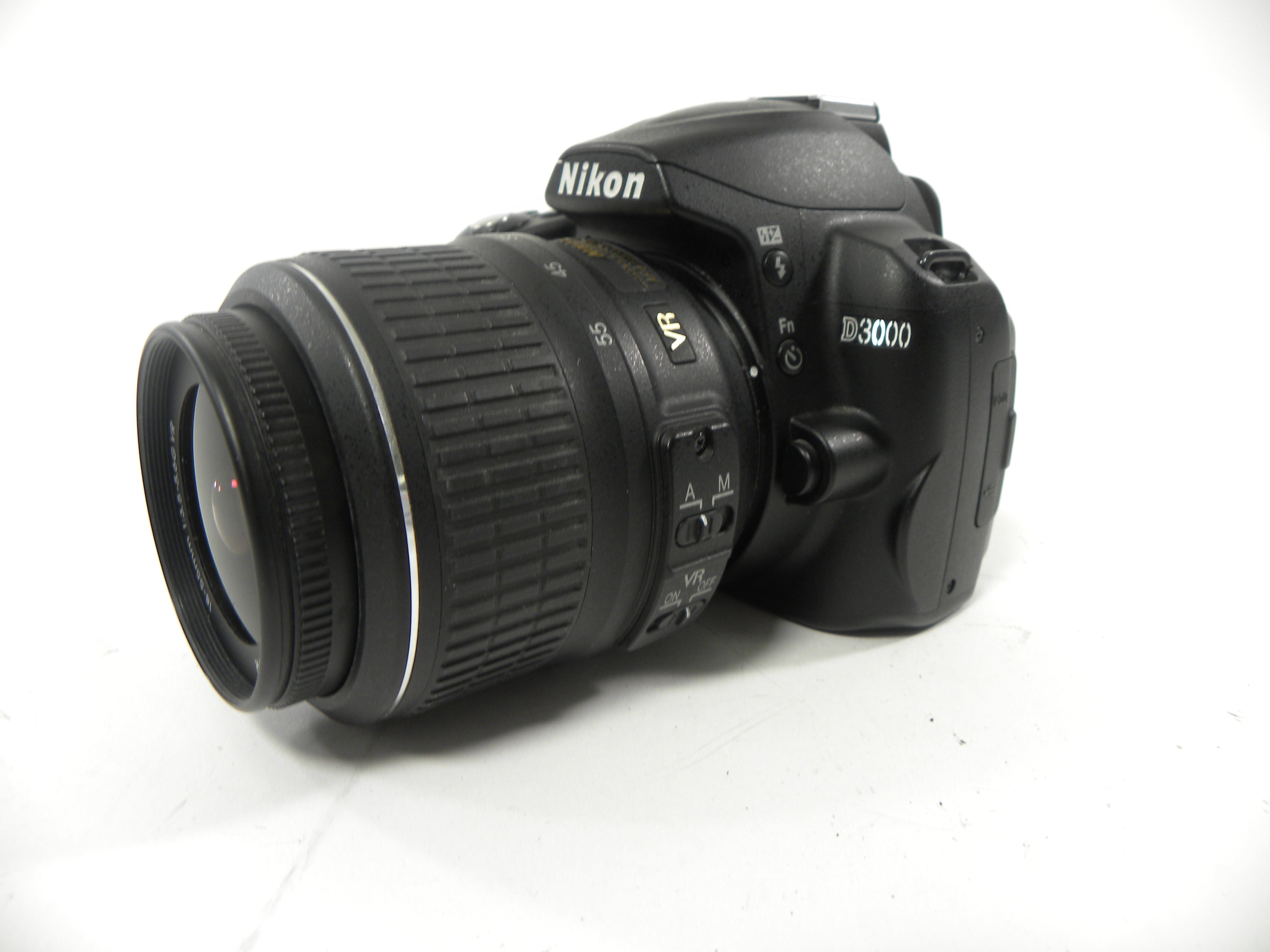 Nikon D3000 10.2mp Digital SLR w/AF-S 18-55 DX VR Shutter Ct. 1,216