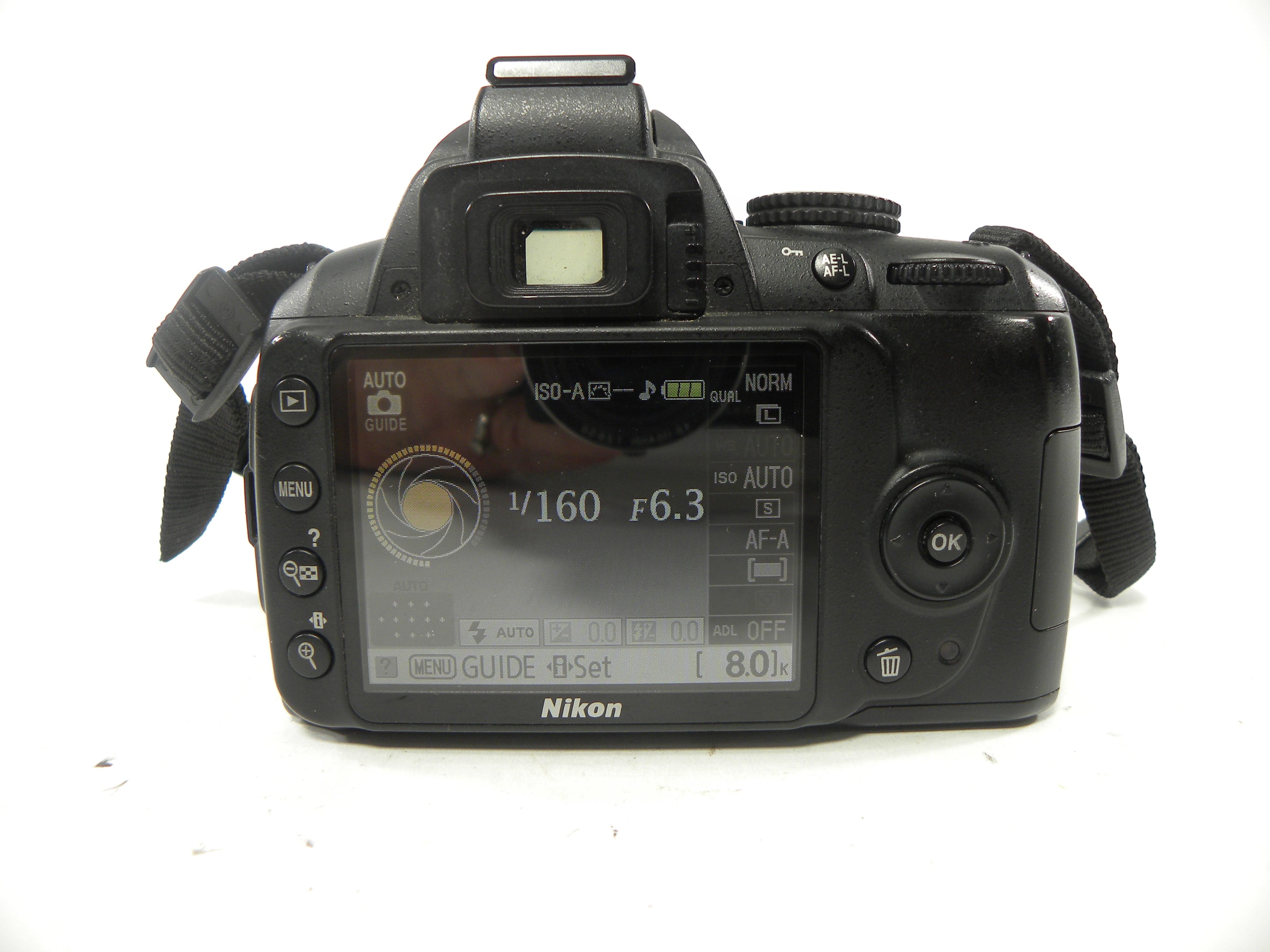 Nikon D3000 10.2mp Digital SLR w/AF-S DX ED 18-55  Shutter Ct. 32,856