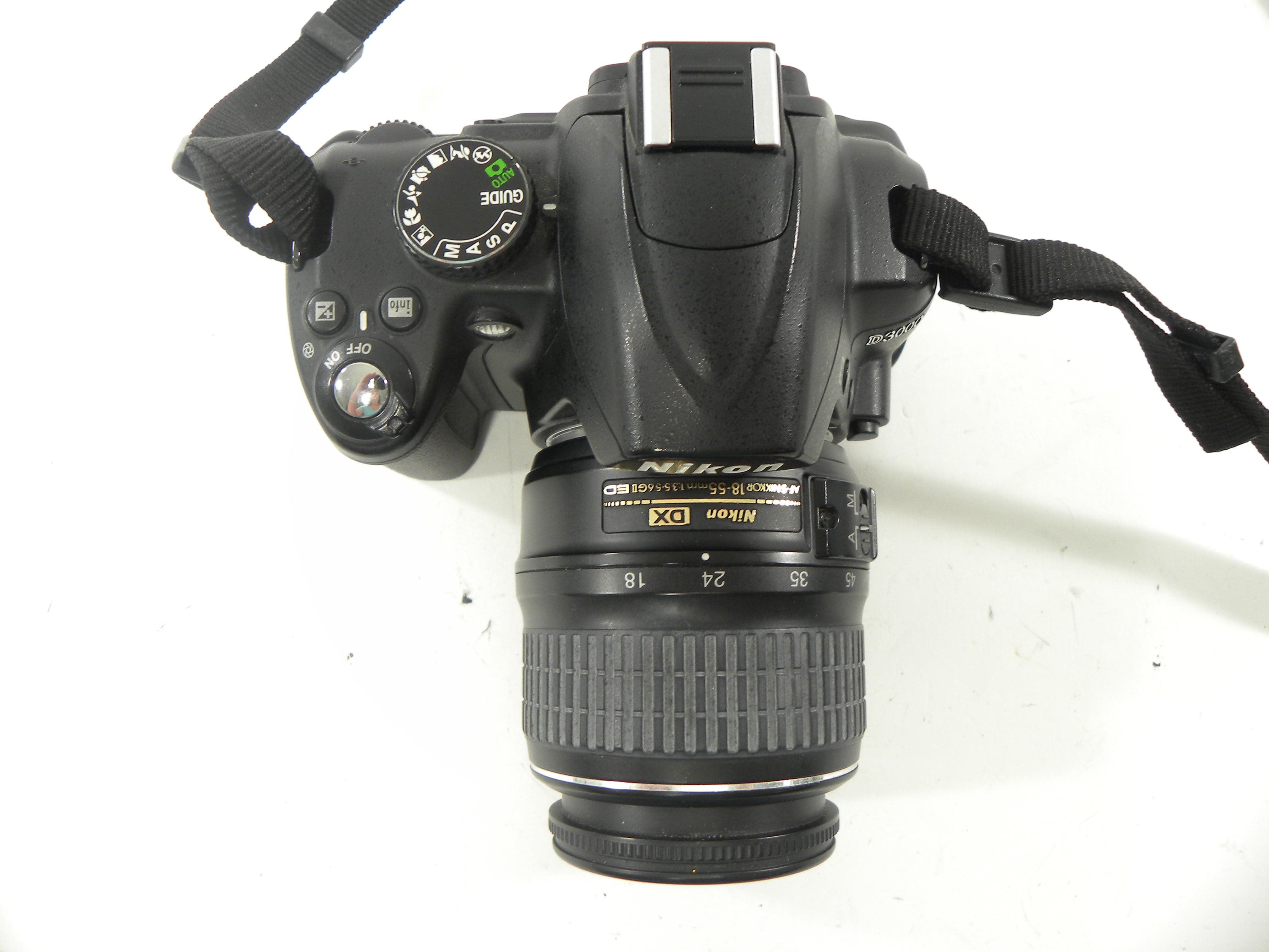 Nikon D3000 10.2mp Digital SLR w/AF-S DX ED 18-55  Shutter Ct. 32,856