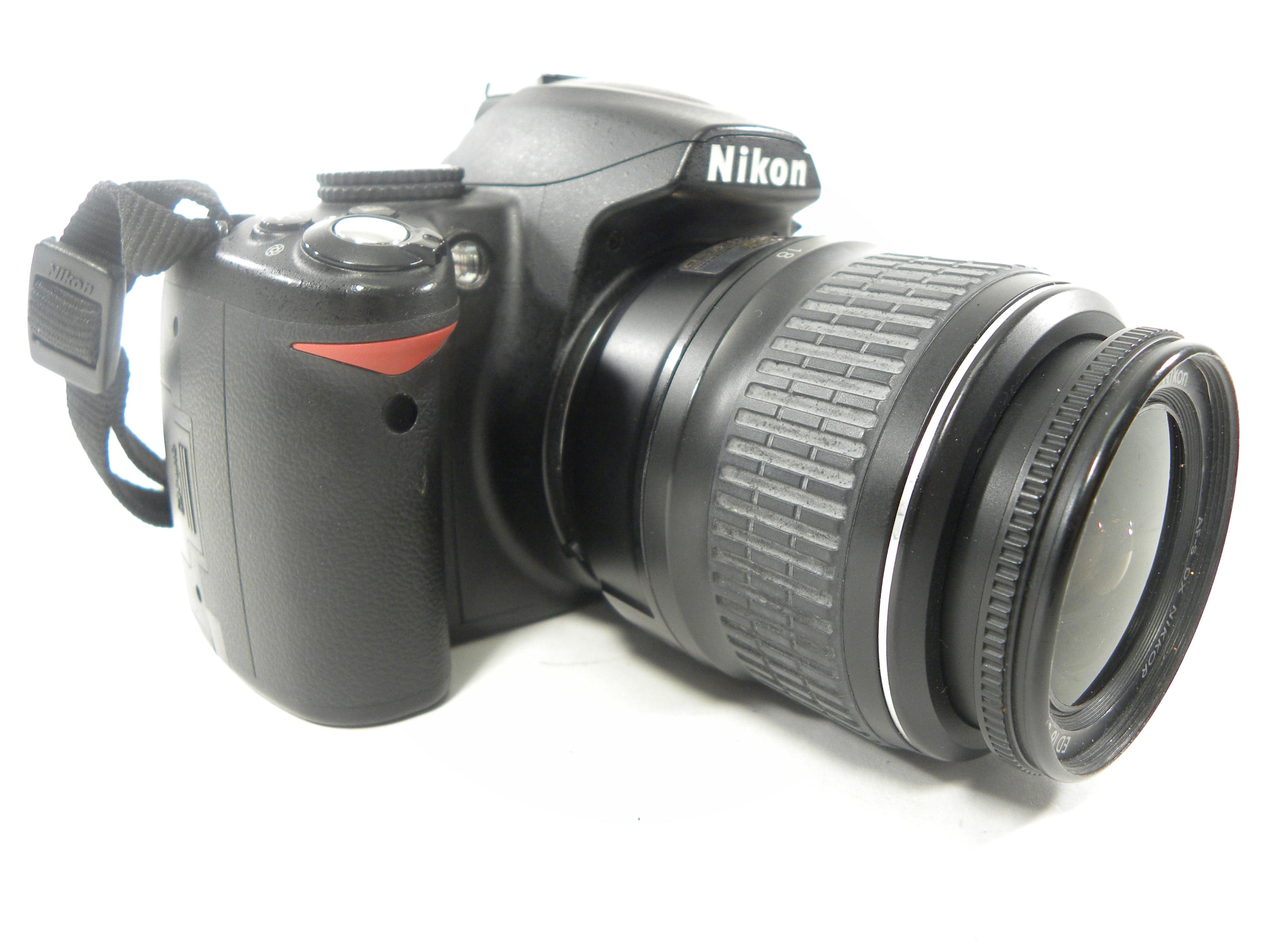 Nikon D3000 10.2mp Digital SLR w/AF-S DX ED 18-55  Shutter Ct. 32,856