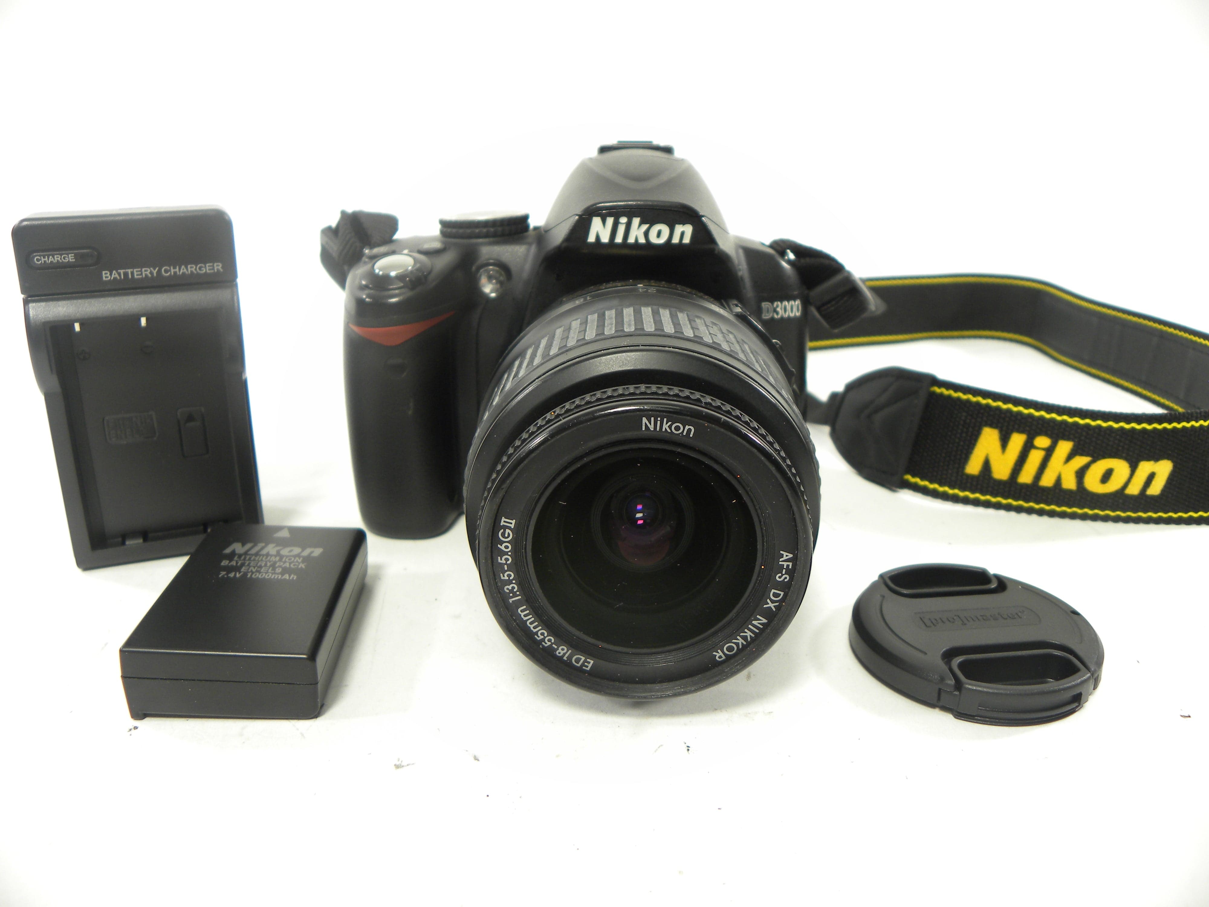 Nikon D3000 10.2mp Digital SLR w/AF-S DX ED 18-55  Shutter Ct. 32,856
