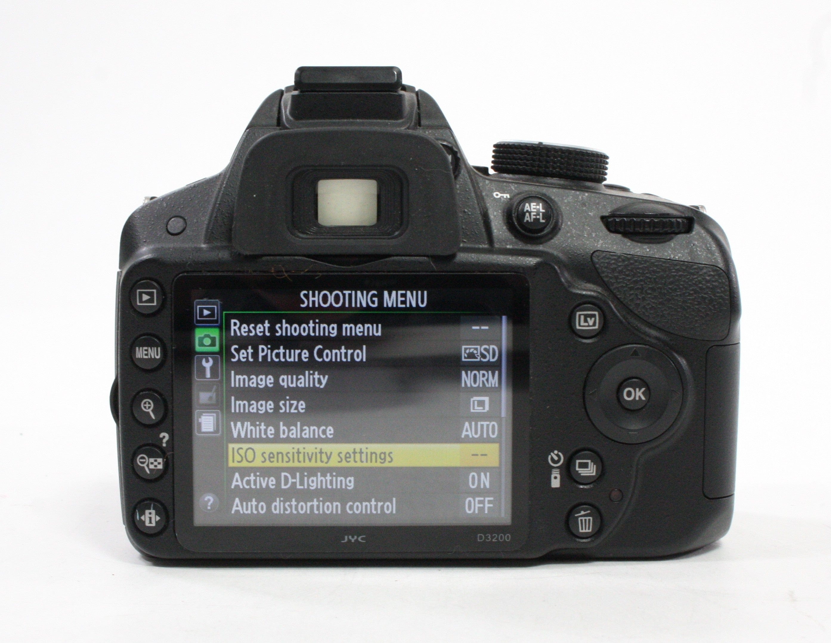 Nikon D3200 Digital SLR with 18-55mm f/3.5-5.6G Lens Shutter Count 355