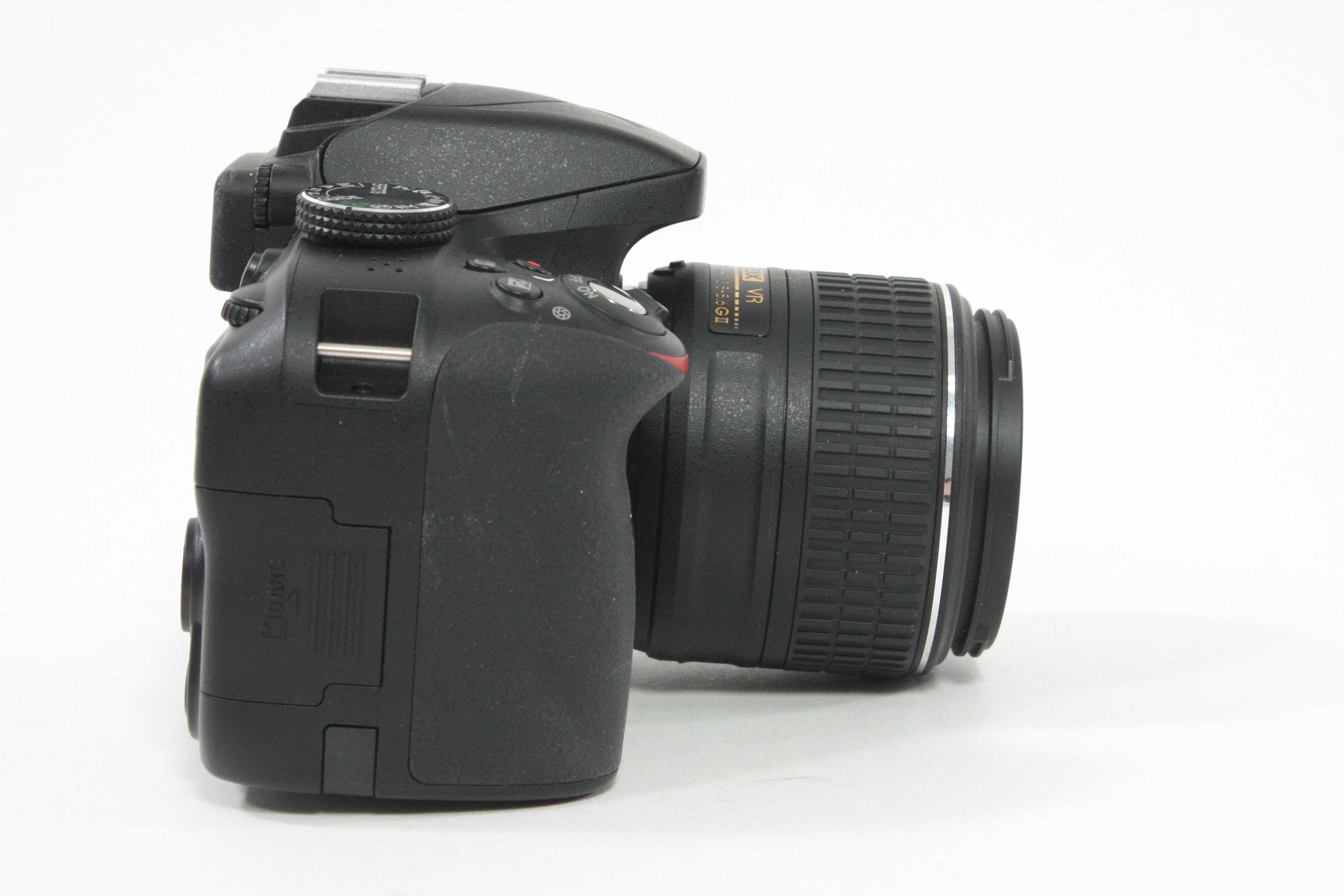 Nikon D3300 with 18-55mm f/3.5-5.6 VR GII DX Lens - Shutter Count 582