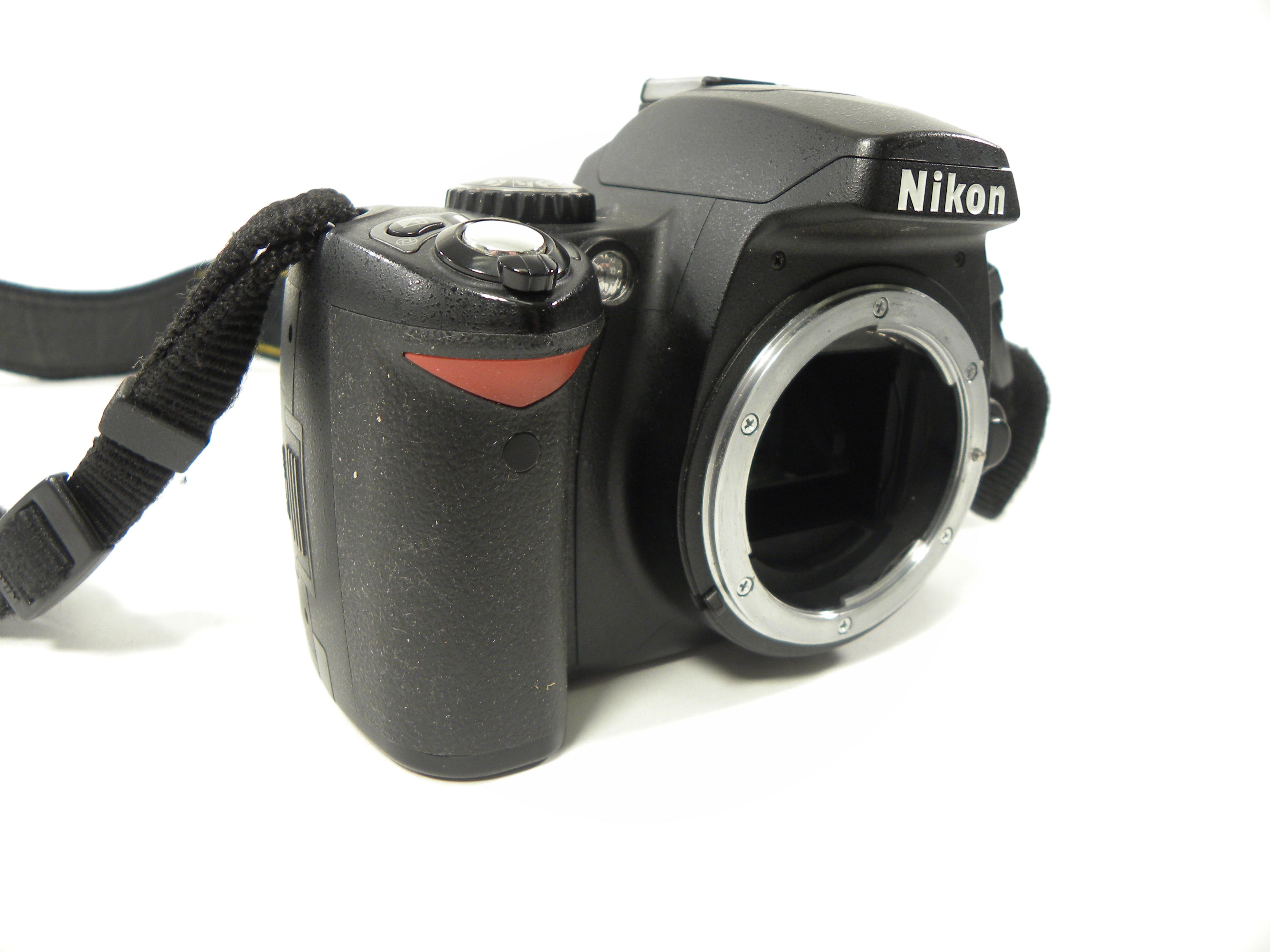 Nikon D40 6.1mp Digital SLR Body only Shutter Ct. 11,192
