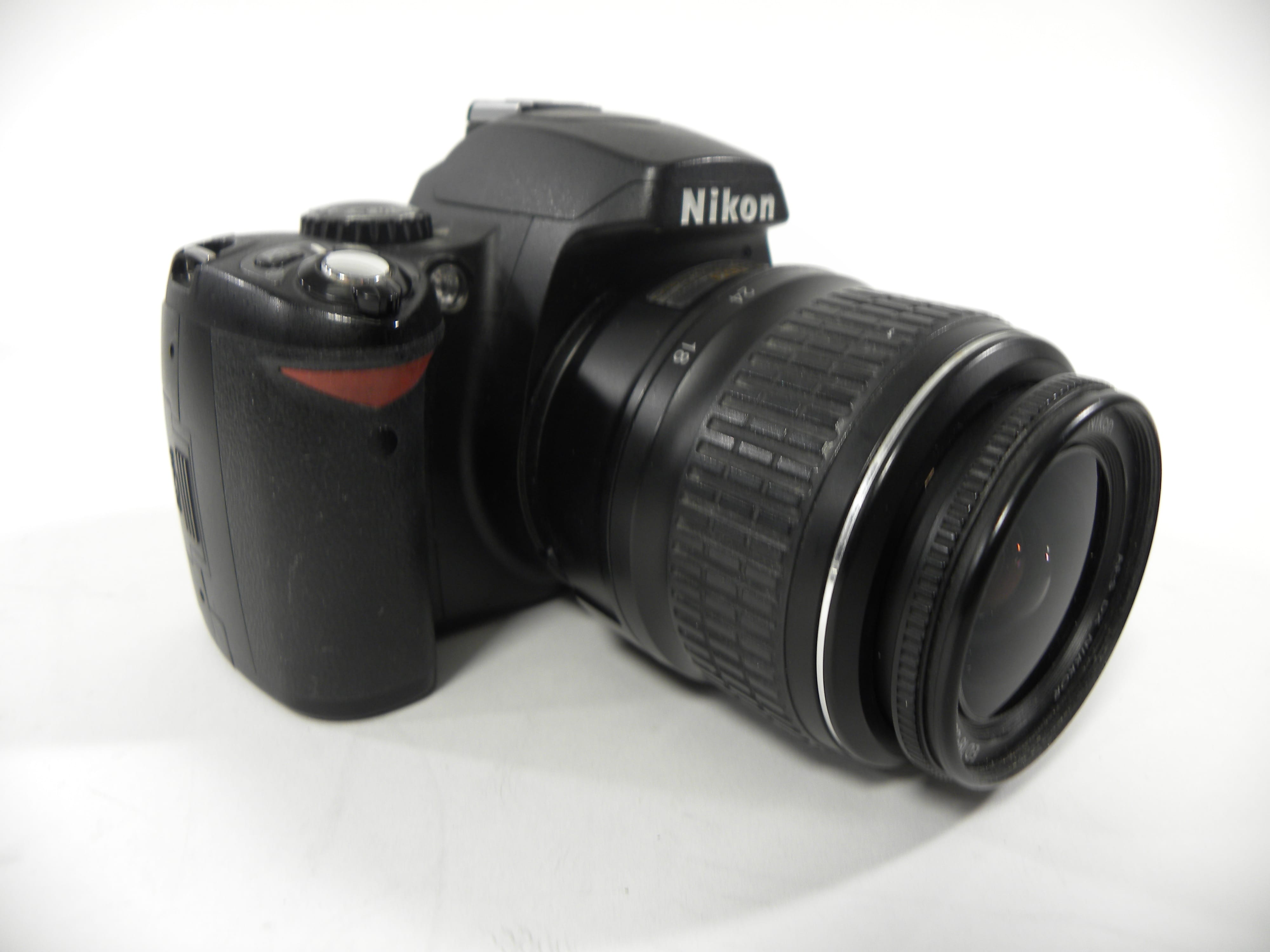 Nikon D40 6.1mp Digital SLR w/AF-S DX ED 18-55mm f3.5-5.6G II