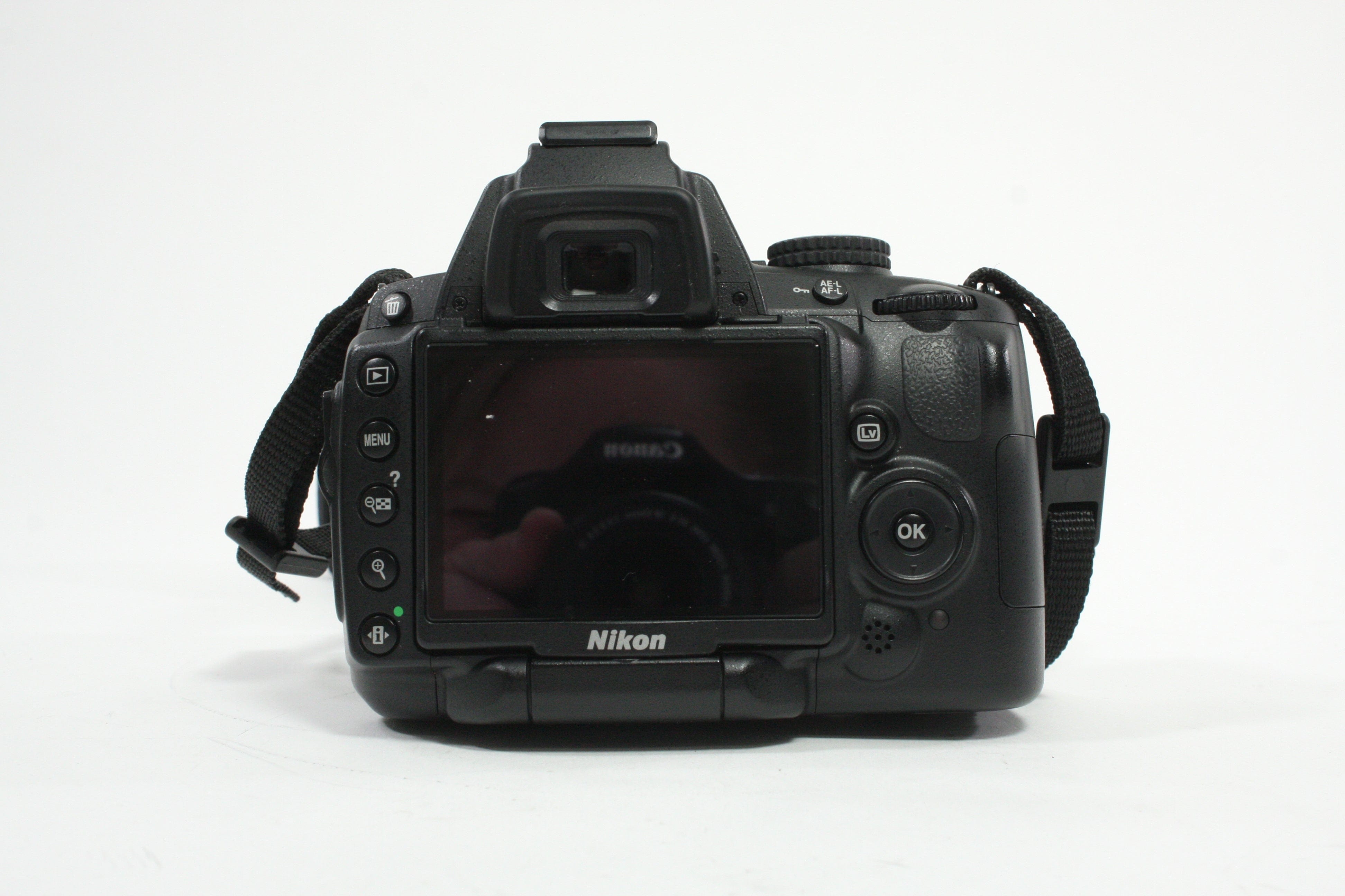 Nikon D5000 DSLR Camera with 18-55mm f/3.5-5.6 G DX VR Lens