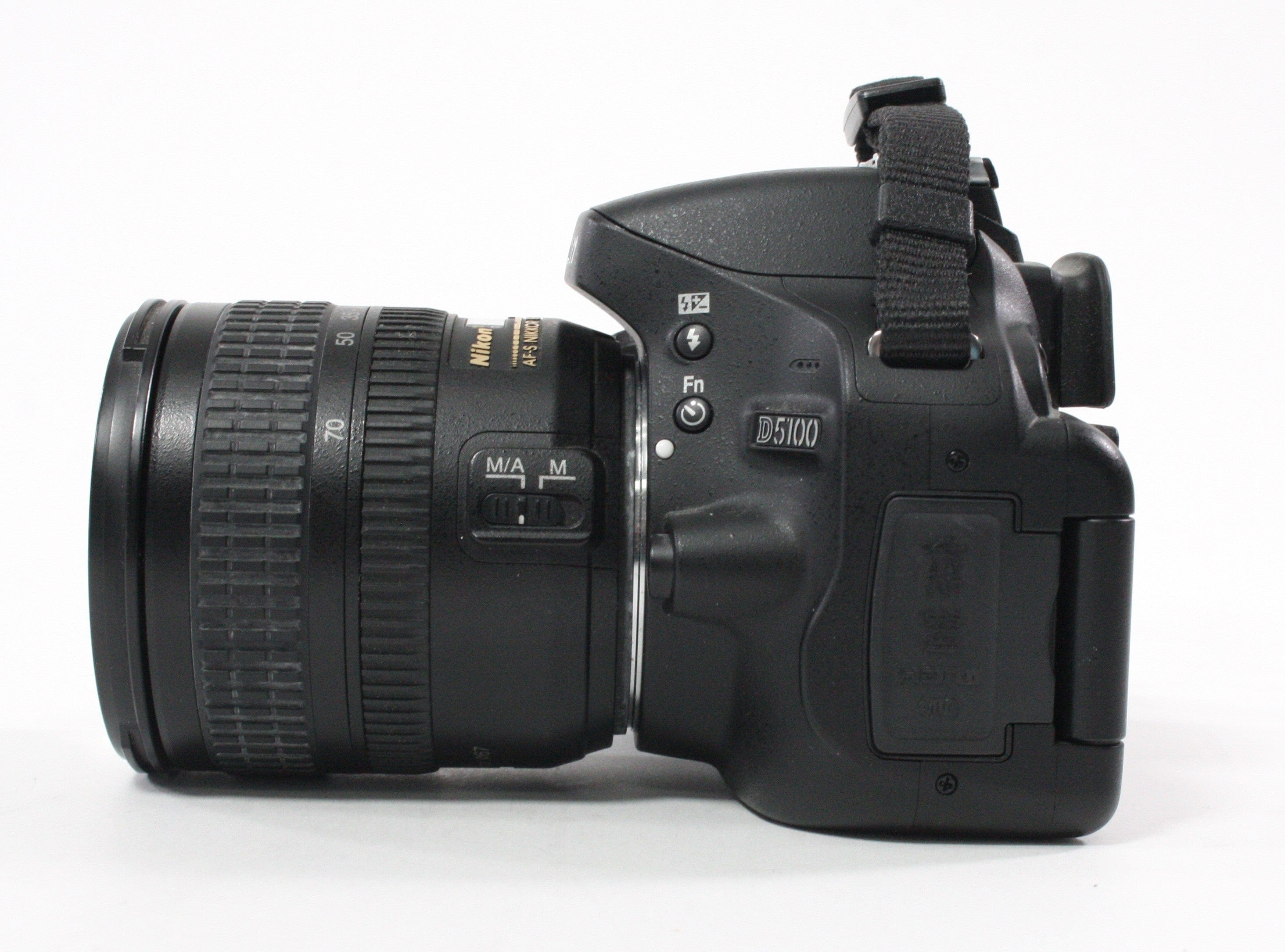 Nikon D5100 DSLR with Nikon 18-70mm f/3.5-4.5G DX ED AF-S Lens with Shutter Count 990