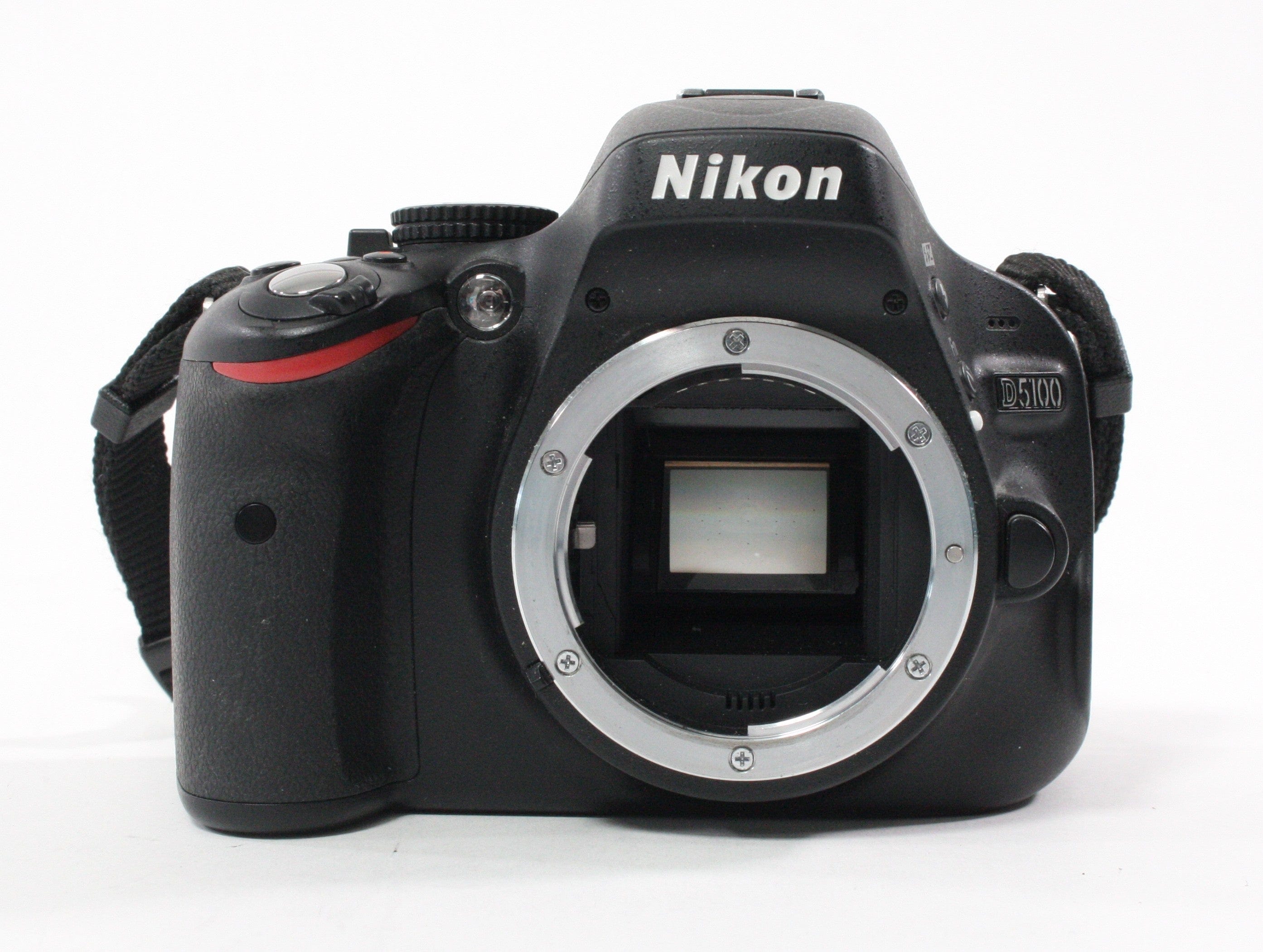 Nikon D5100 DSLR with Nikon 18-70mm f/3.5-4.5G DX ED AF-S Lens with Shutter Count 990