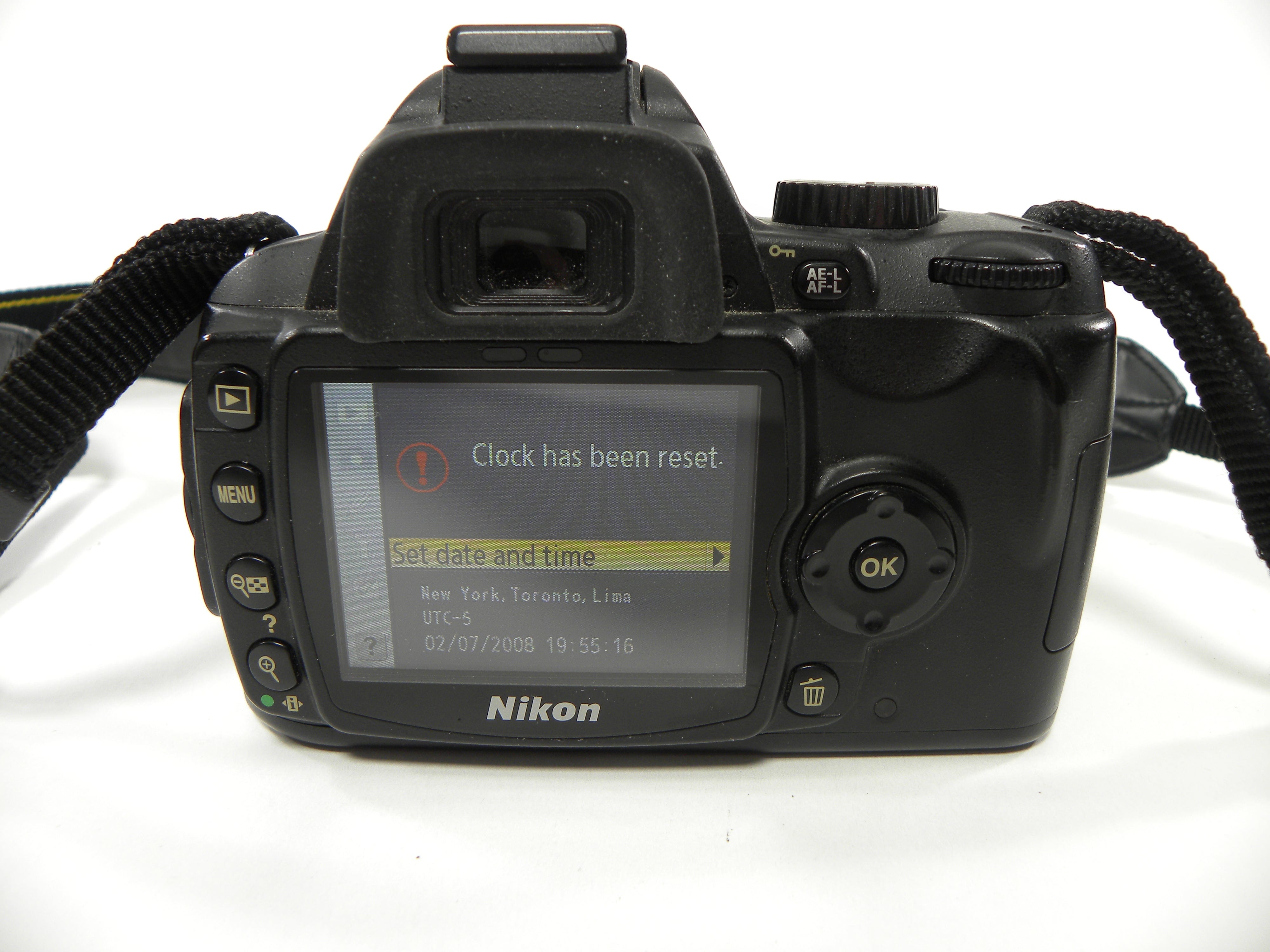 Nikon D60 10.2mp Digital SLR w/AF-S DX VR 18-55 Shutter Ct. 13,567