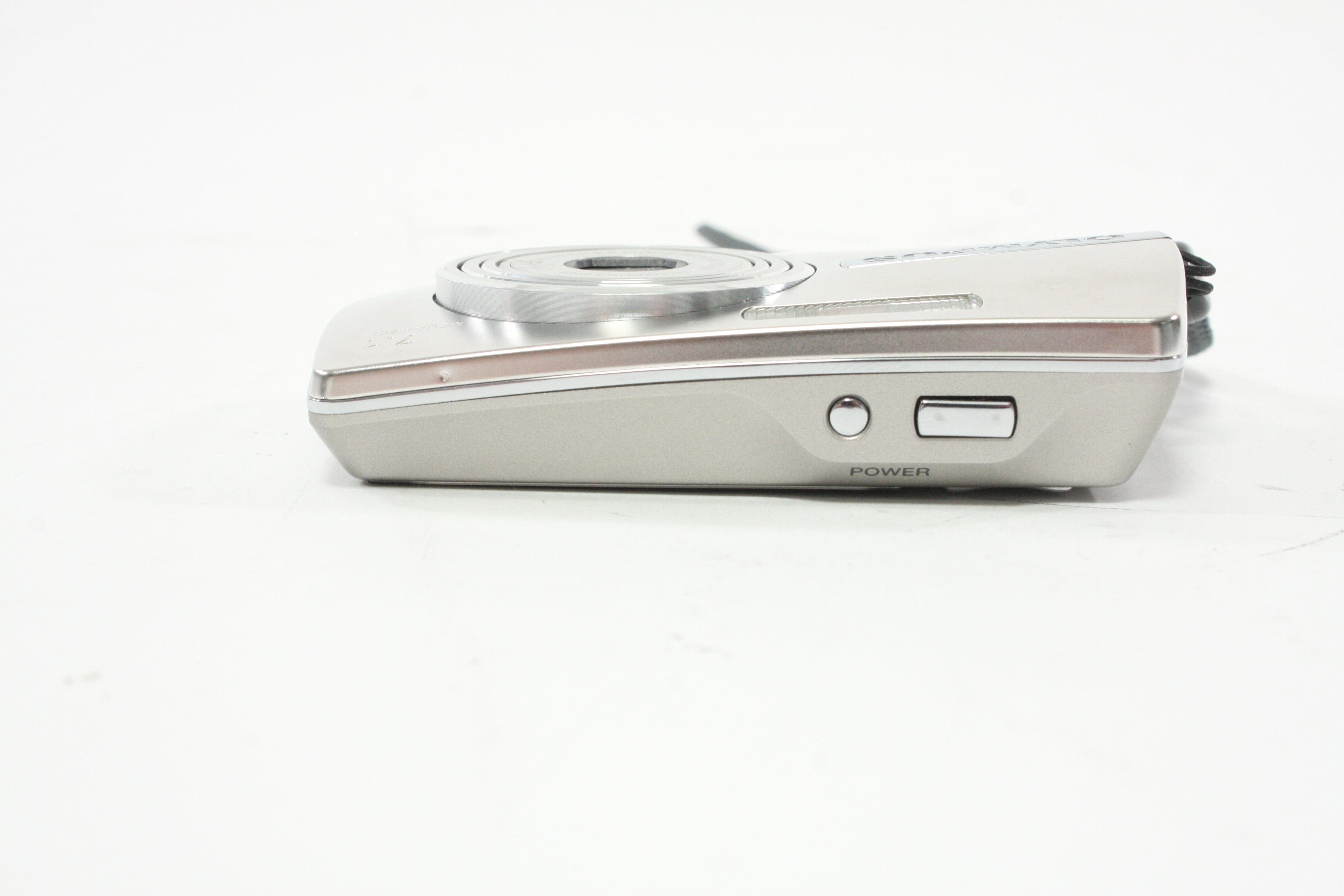 Olympus Stylus 710 Digital Point-and-Shoot Camera 3x Zoom 7.1mp