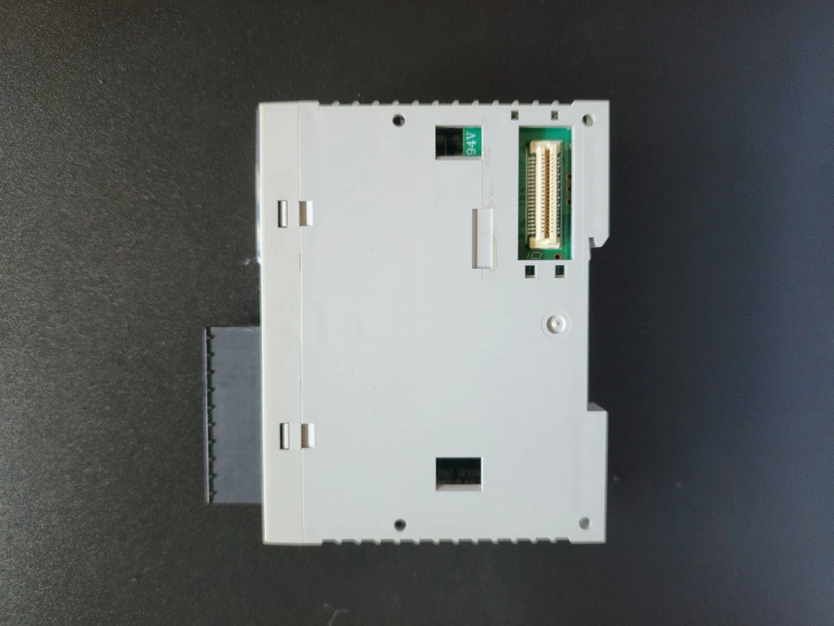 IDEC FC4A-NO8B1 / FC4A-N08B1 8PT 24VDC MODULE Tested Clean