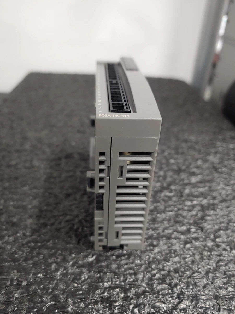 IDEC FC6A-J4CH1Y FC6A MicroSmart PLC 4-pt Isolated Thermo Module
