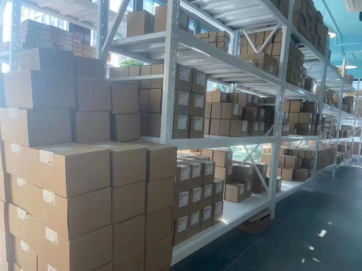 IDEC FC4A-J8C1 INPUT MODULE . NEW IN BOX . DHL