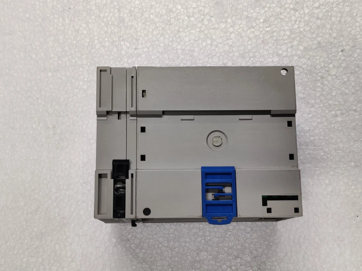 IDEC MicroSmart FC4A-C24R2C PLC Module With Idec FC4A-J8C1
