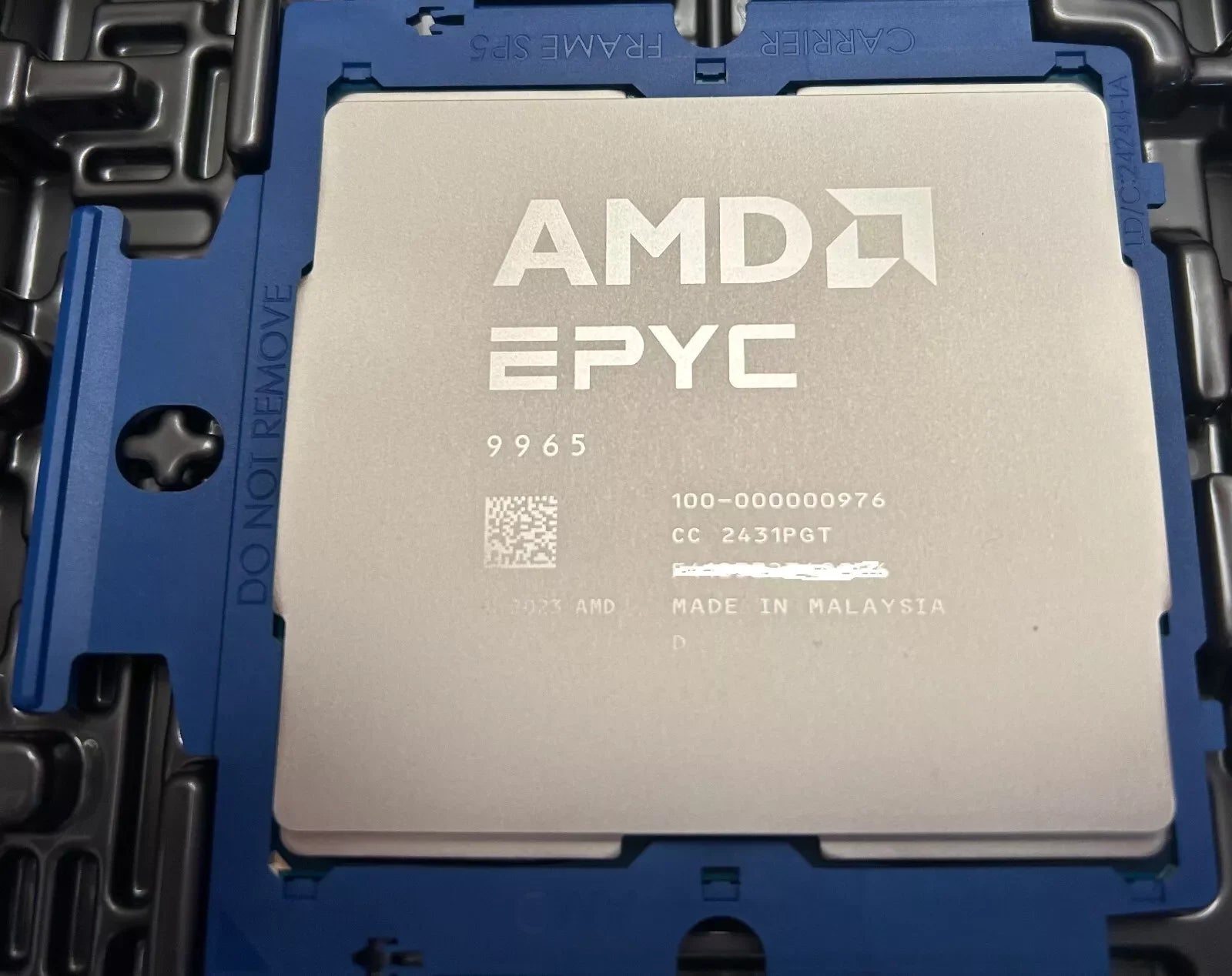 AMD EPYC 9965 192 Core Turin 5th Gen 9005 Series Clock Speed: 2.25 Total Threads: 384 Socket SP5 L3 Cache - 384MB Memory ZEN CCD 5C 100-000000976 Tray Pack Server Processor (Full Version / Unlocked)