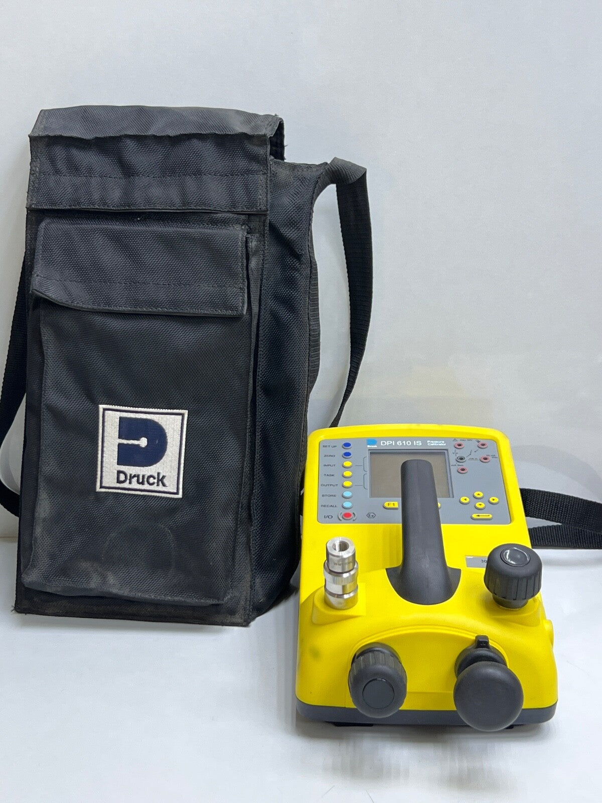 DRUCK DPI 610 IS PRESSURE CALIBRATOR 300 PSI G