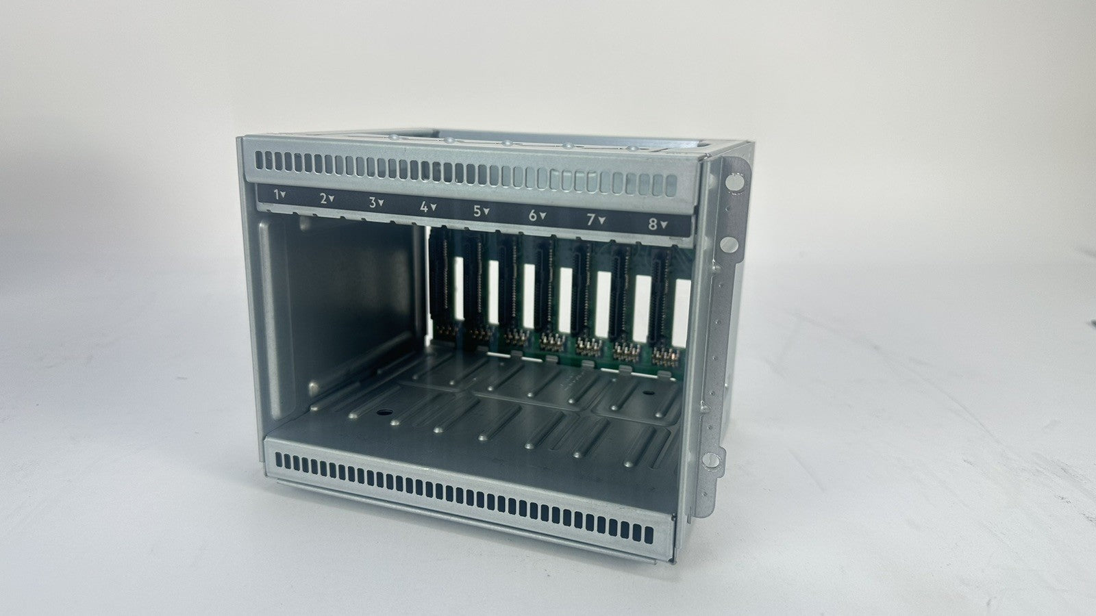 HPE 874568-B21 ML350 Gen10 8SFF Drive cage kit w/backplane SATA/SAS SC G10 SFF
