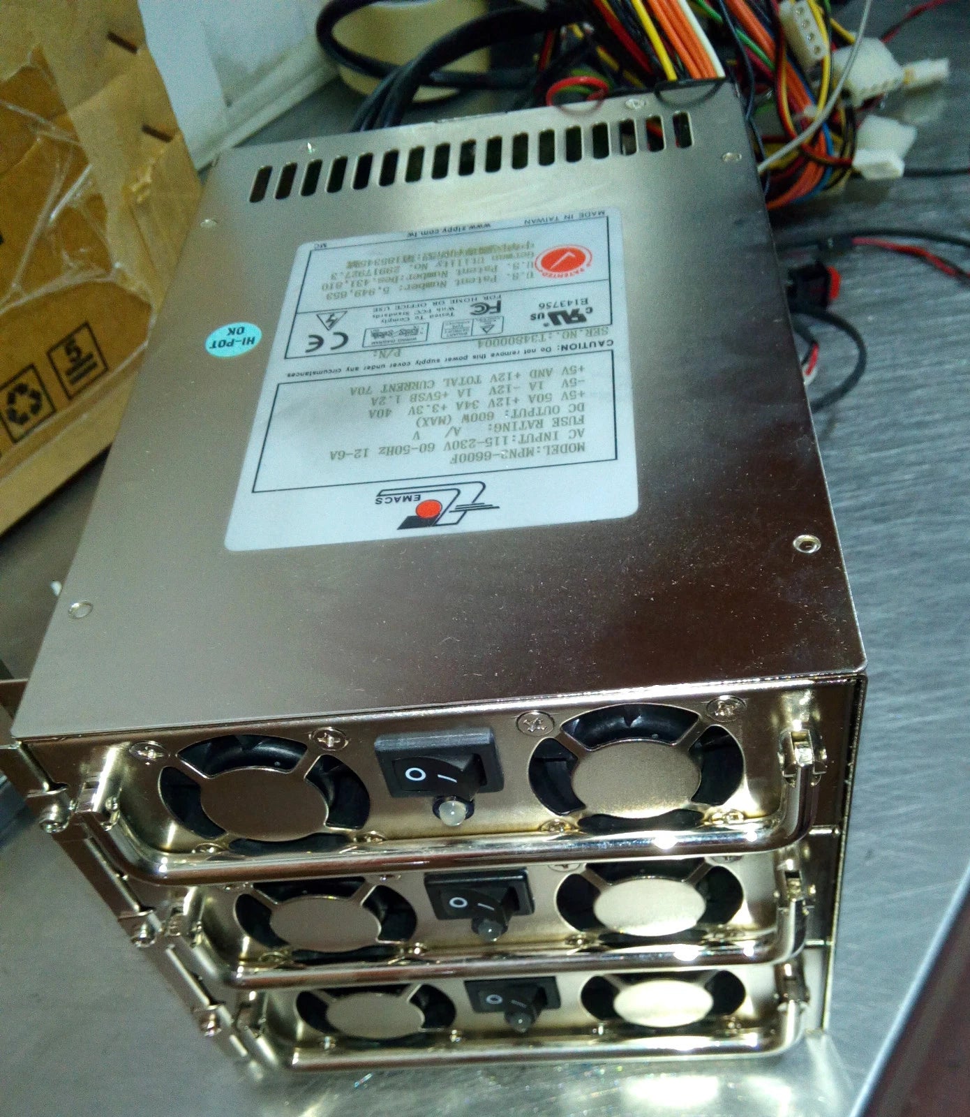 Zippy-Emcas MPN3-6600F Switching / Redundant Power Supply