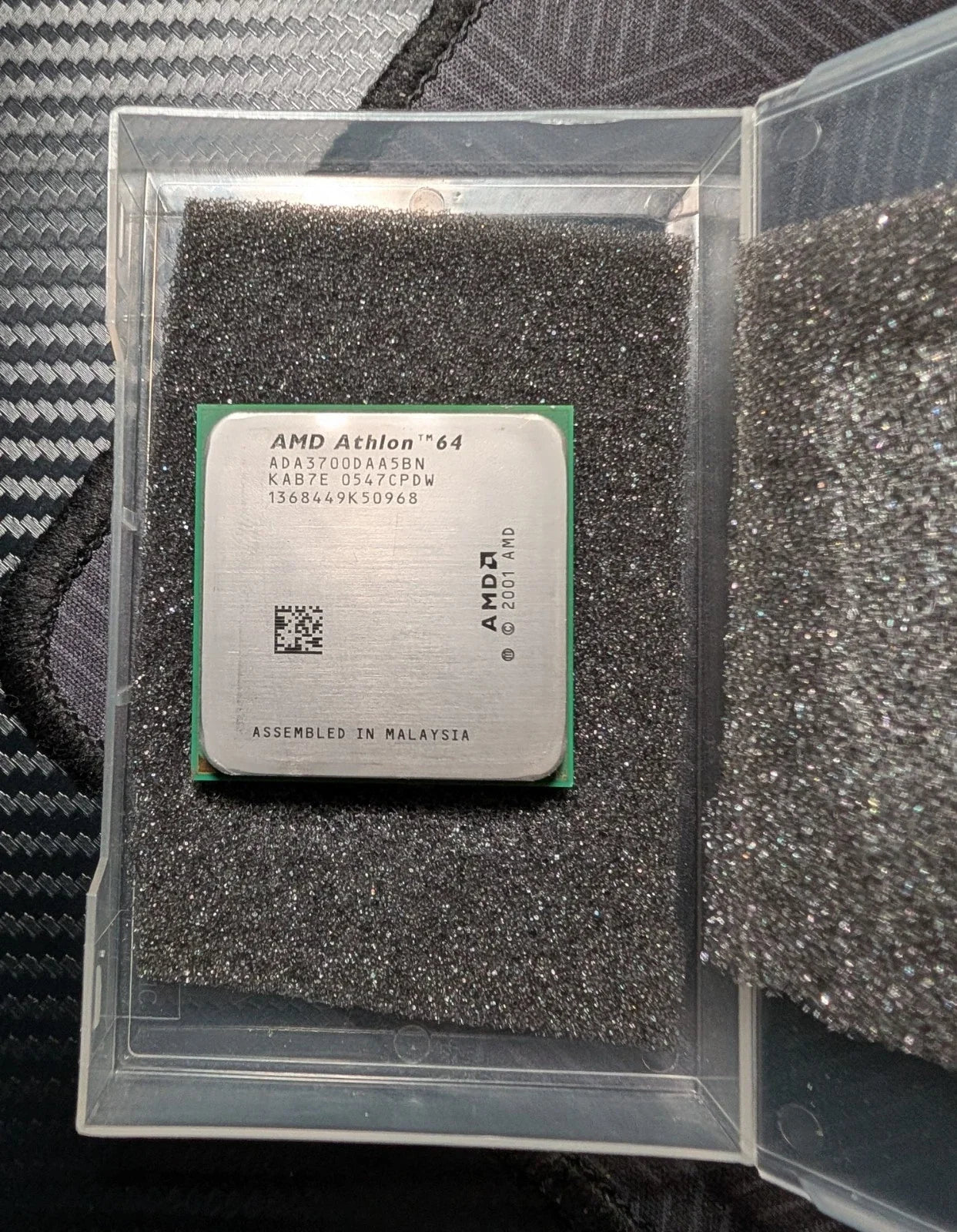AMD Athlon 64 3700+ 2.2Ghz Socket 939pins L1 1x128 L2 1x1024 E4 1.35V / 1.40V 89W Desktop Processor