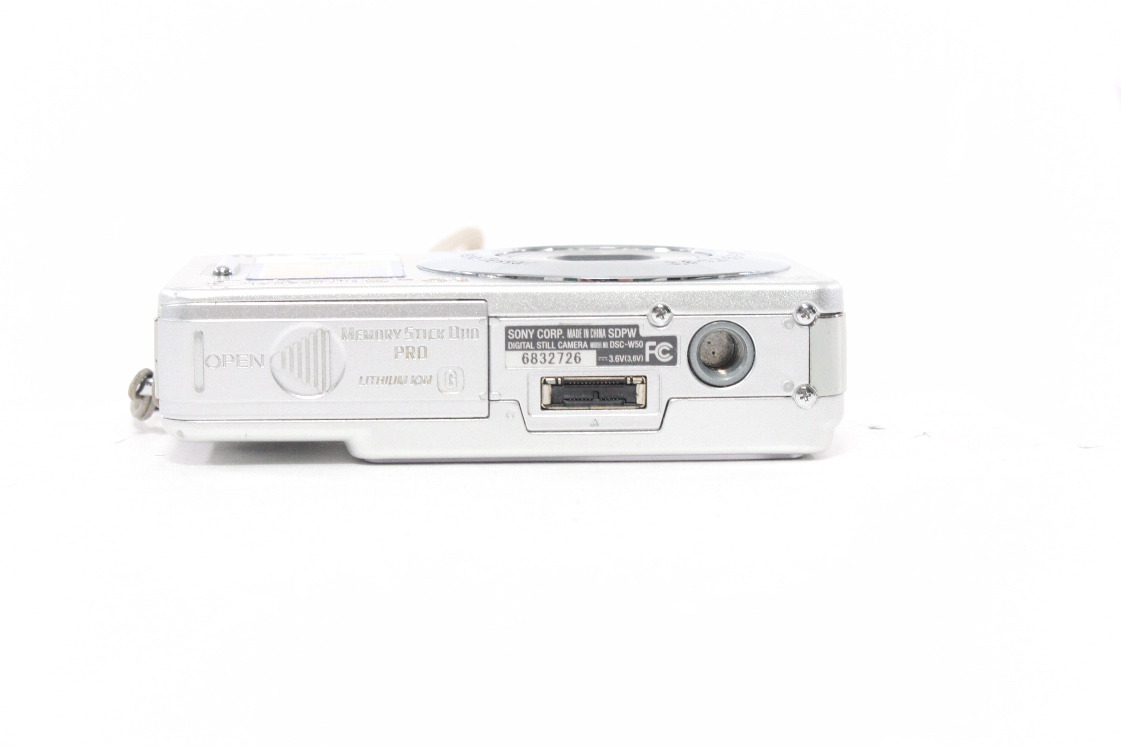 Sony DSC-W50 Digital Point-and-Shoot Camera 16x Zoom 16.2mp