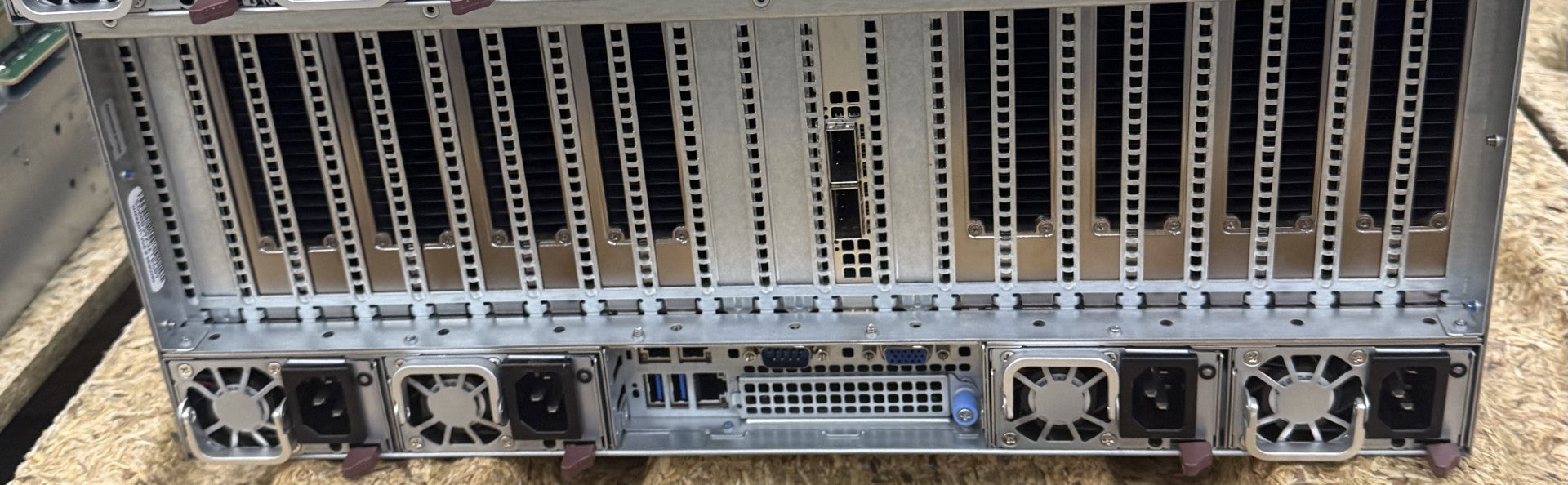 SuperMicro AS-4125GS-TNRT 2X EPYC 64C/ 1TB DDR5 / 8X Nvidia A100 80GB