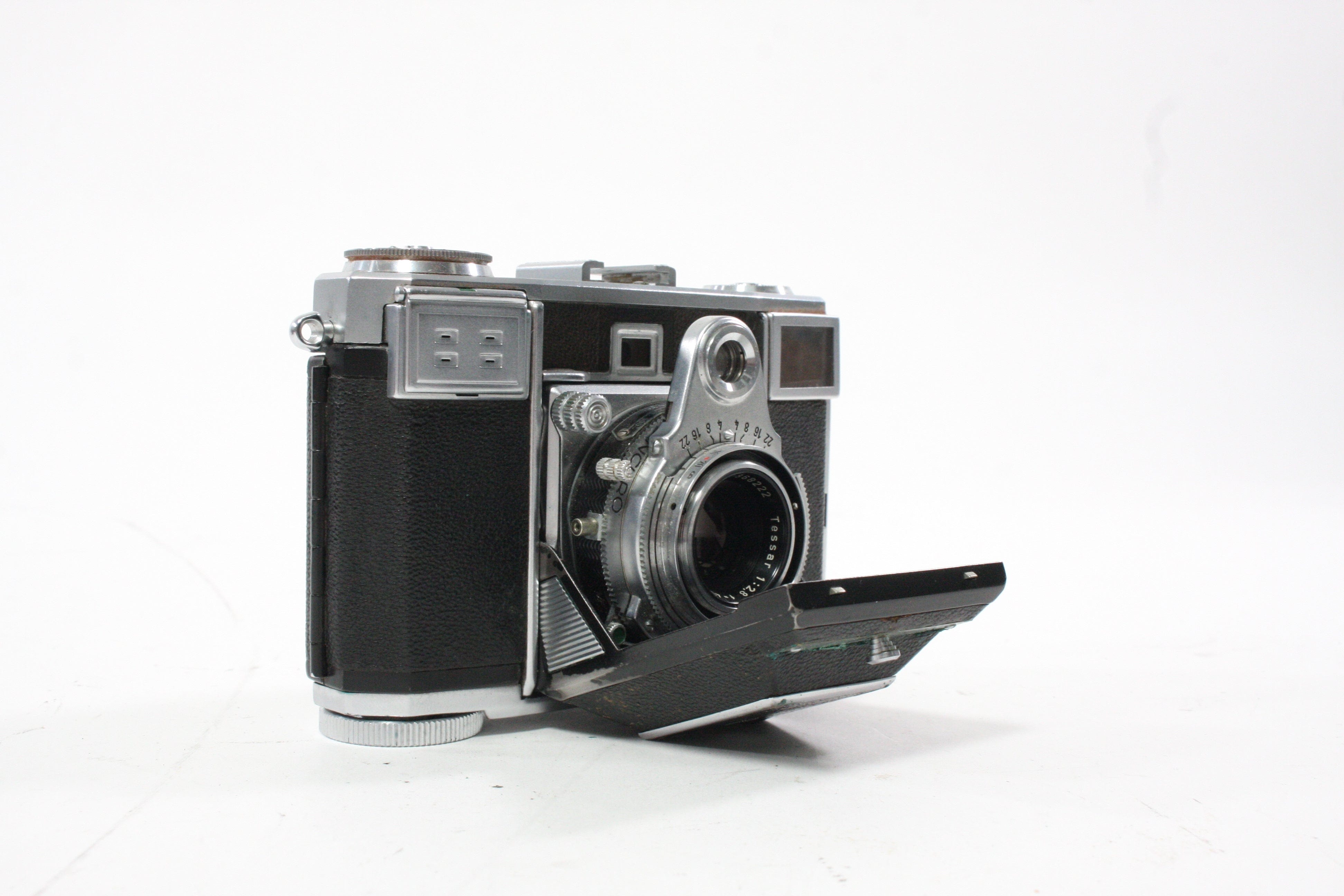 Zeiss Ikon Contessa 533/24 with a Tessar 45mm f/2.8 Lens AS-IS